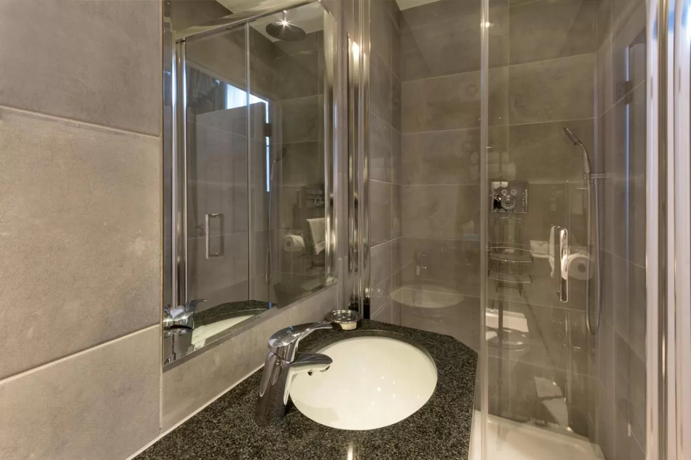 Bathroom in Staunton Hotel - B&B