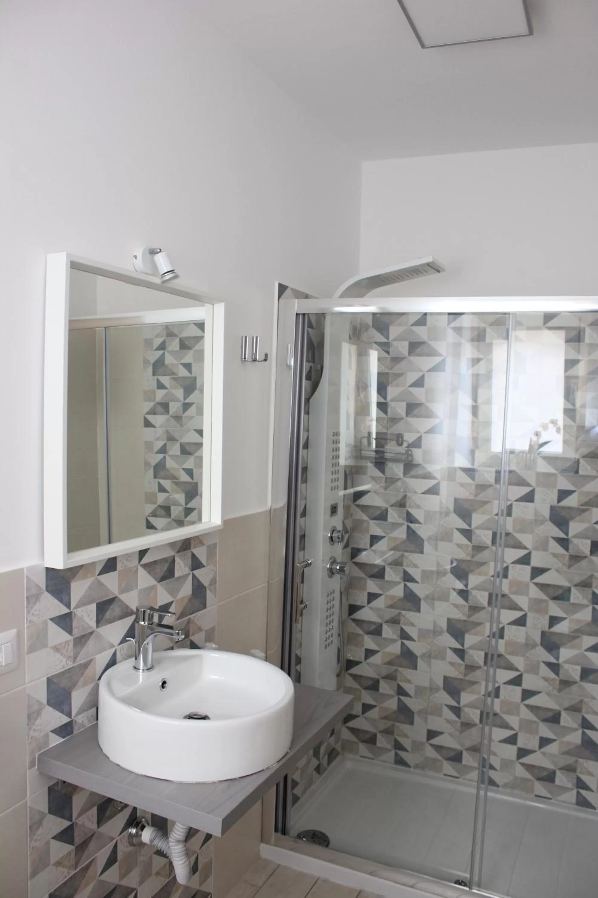 Shower in B&B Matteo Bonello