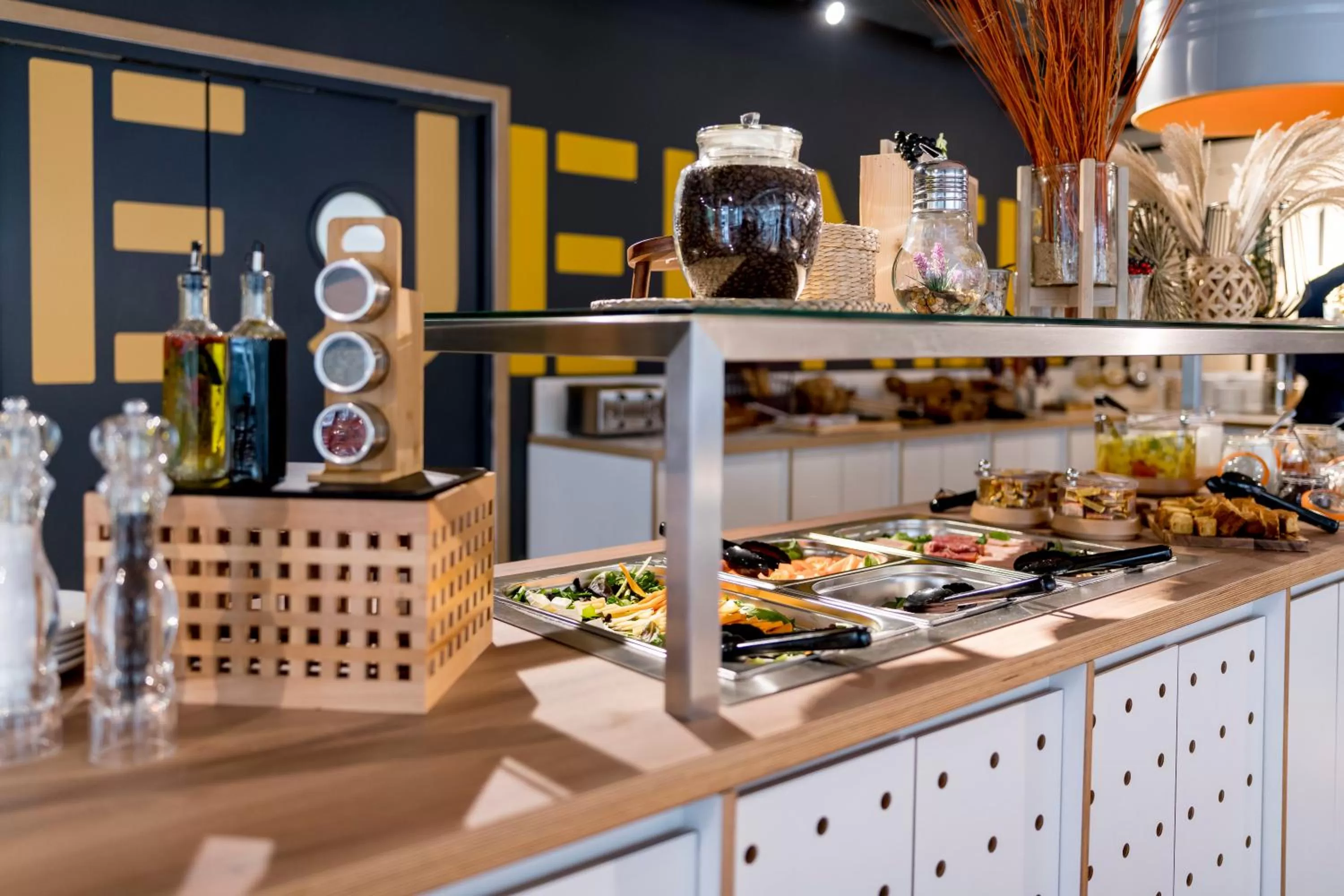 Breakfast in MEININGER Hotel Bordeaux Gare Saint-Jean