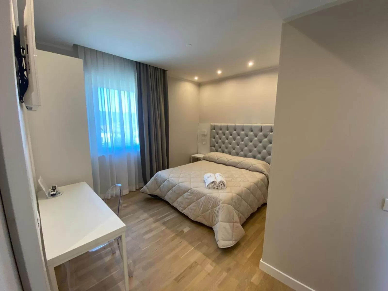 Bed in Platani Hotel