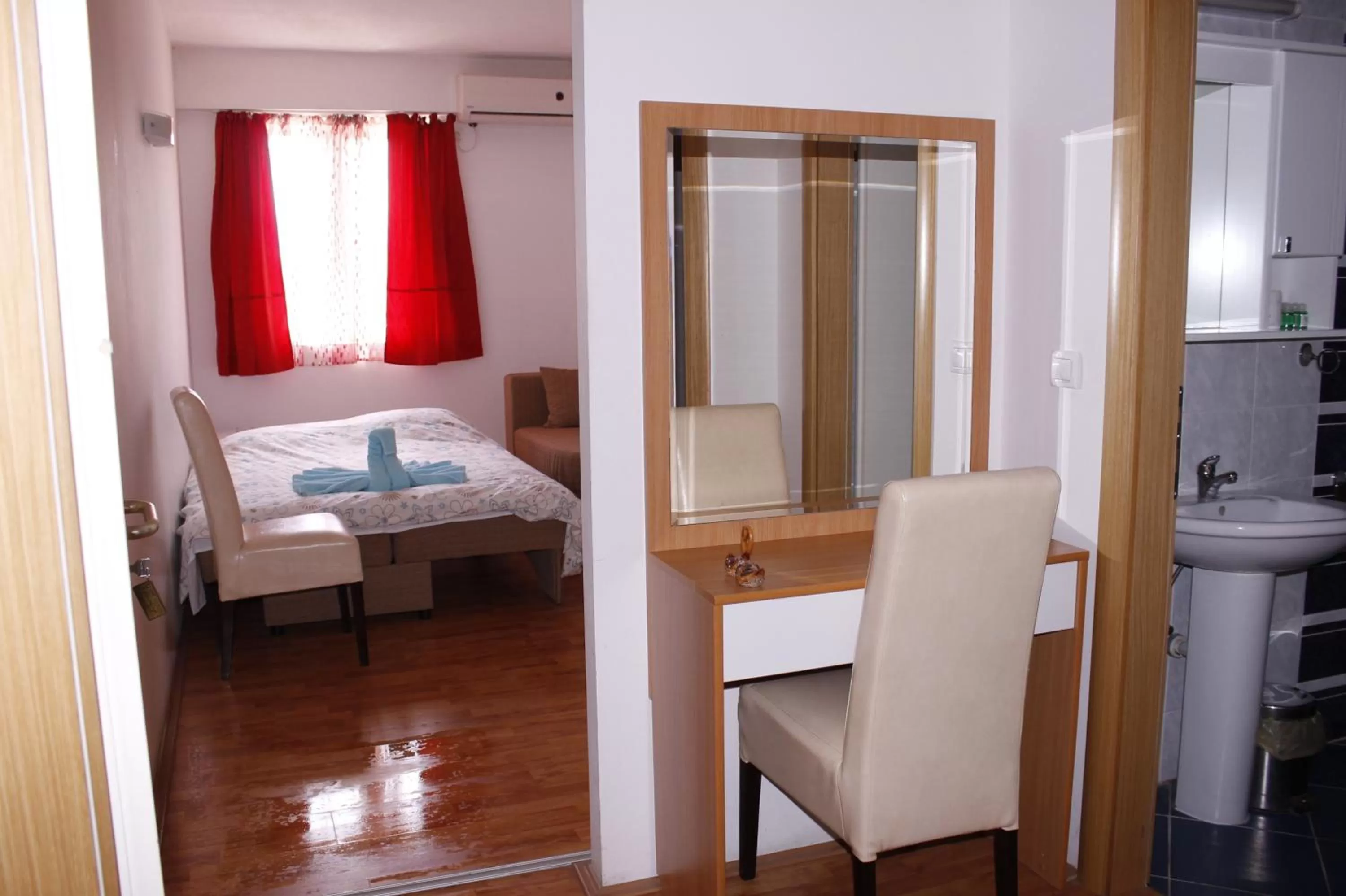 Photo of the whole room, Bed in Villa Sparadise