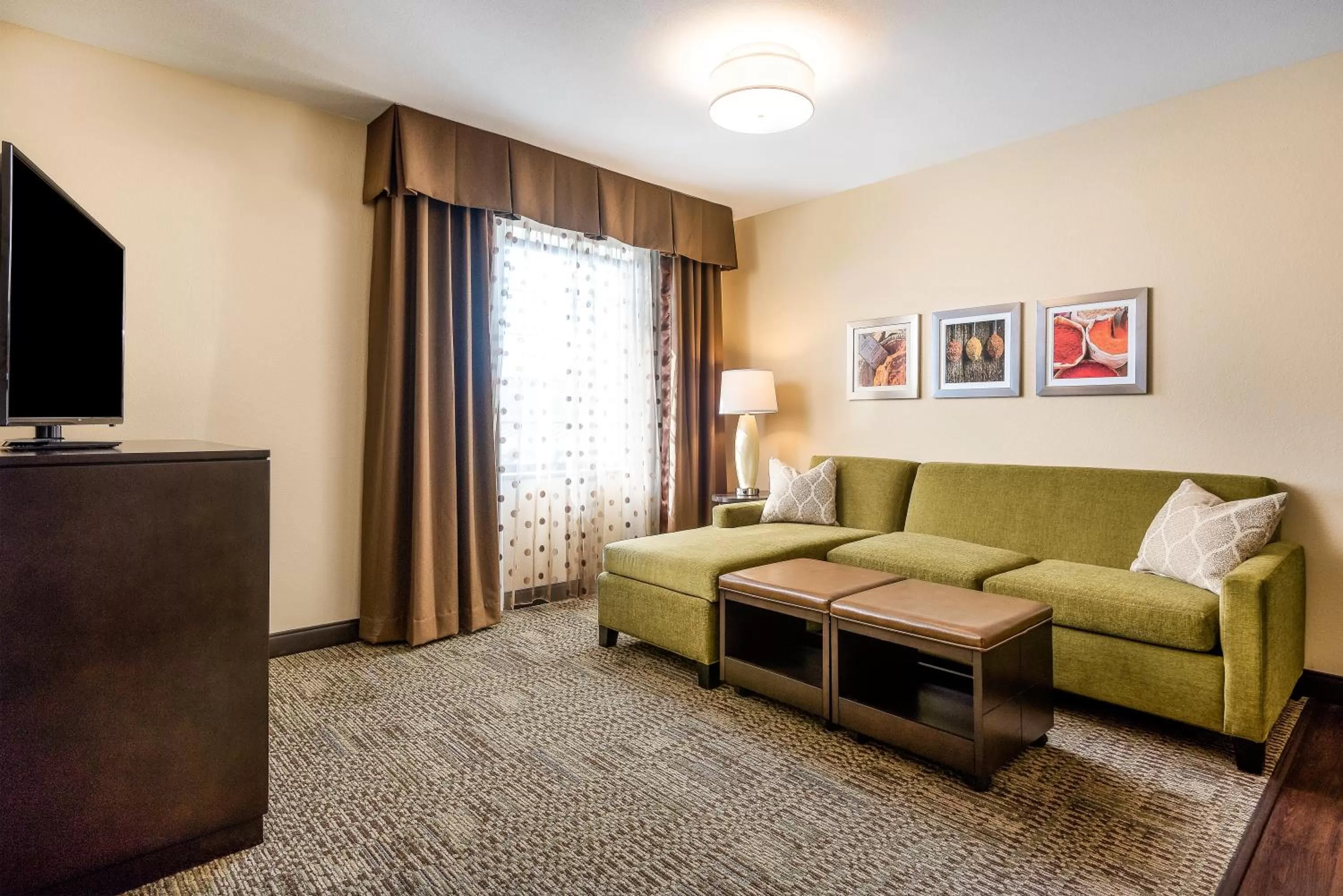 Photo of the whole room in Staybridge Suites Eau Claire - Altoona by IHG