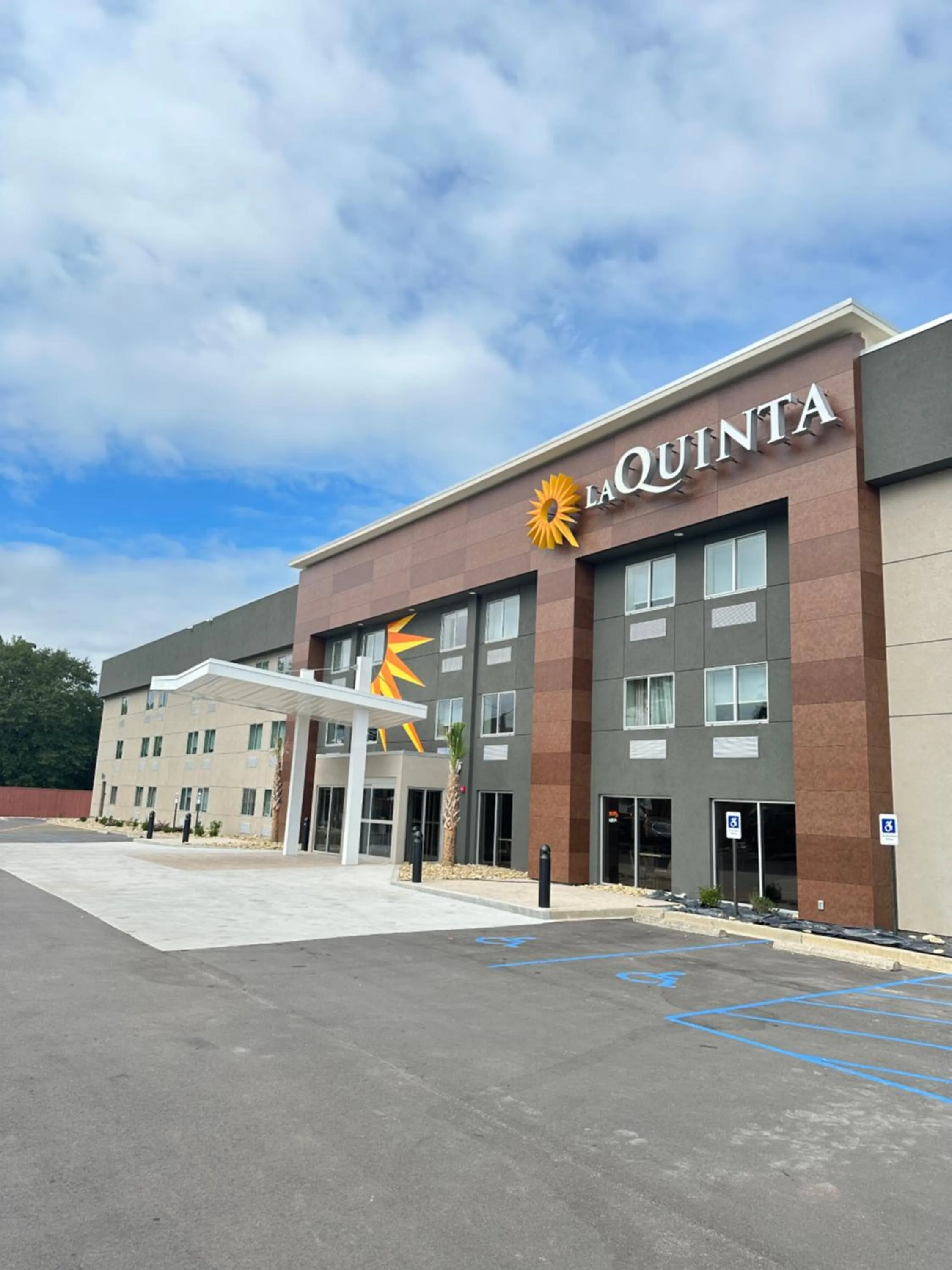 Property building in La Quinta Inn by Wyndham Columbia NE Fort Jackson