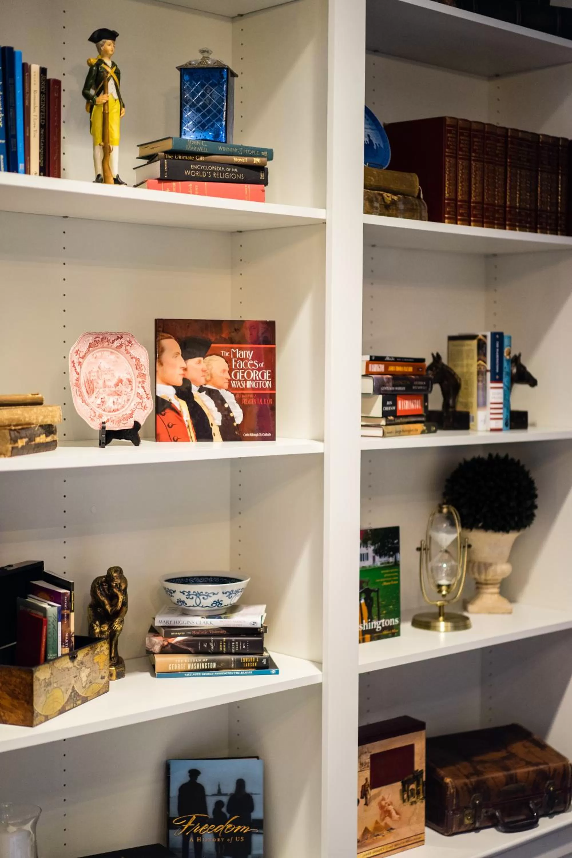 Decorative detail in The Mount Vernon Grand Hotel