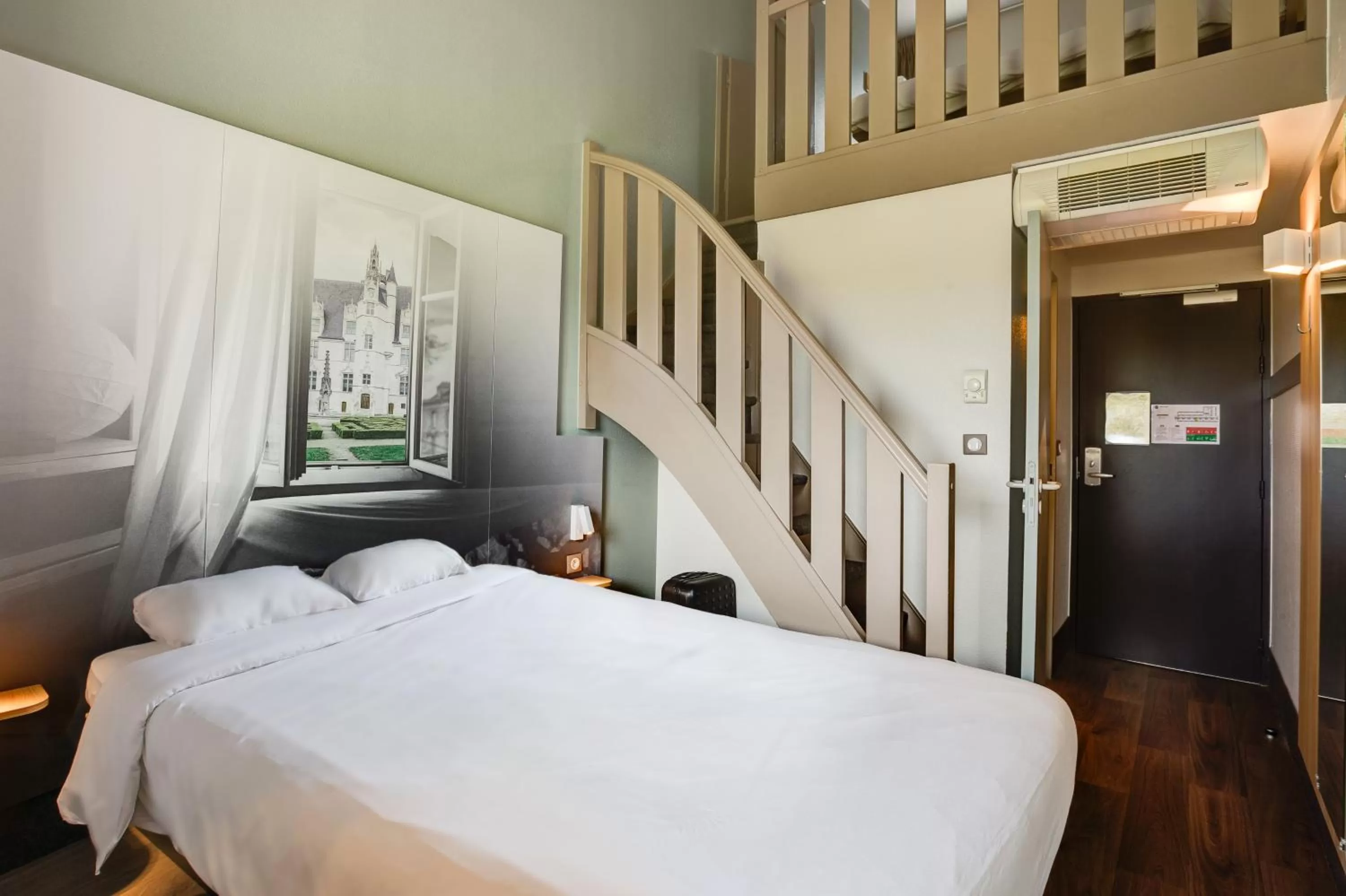 Bedroom, Bed in B&B HOTEL Beauvais