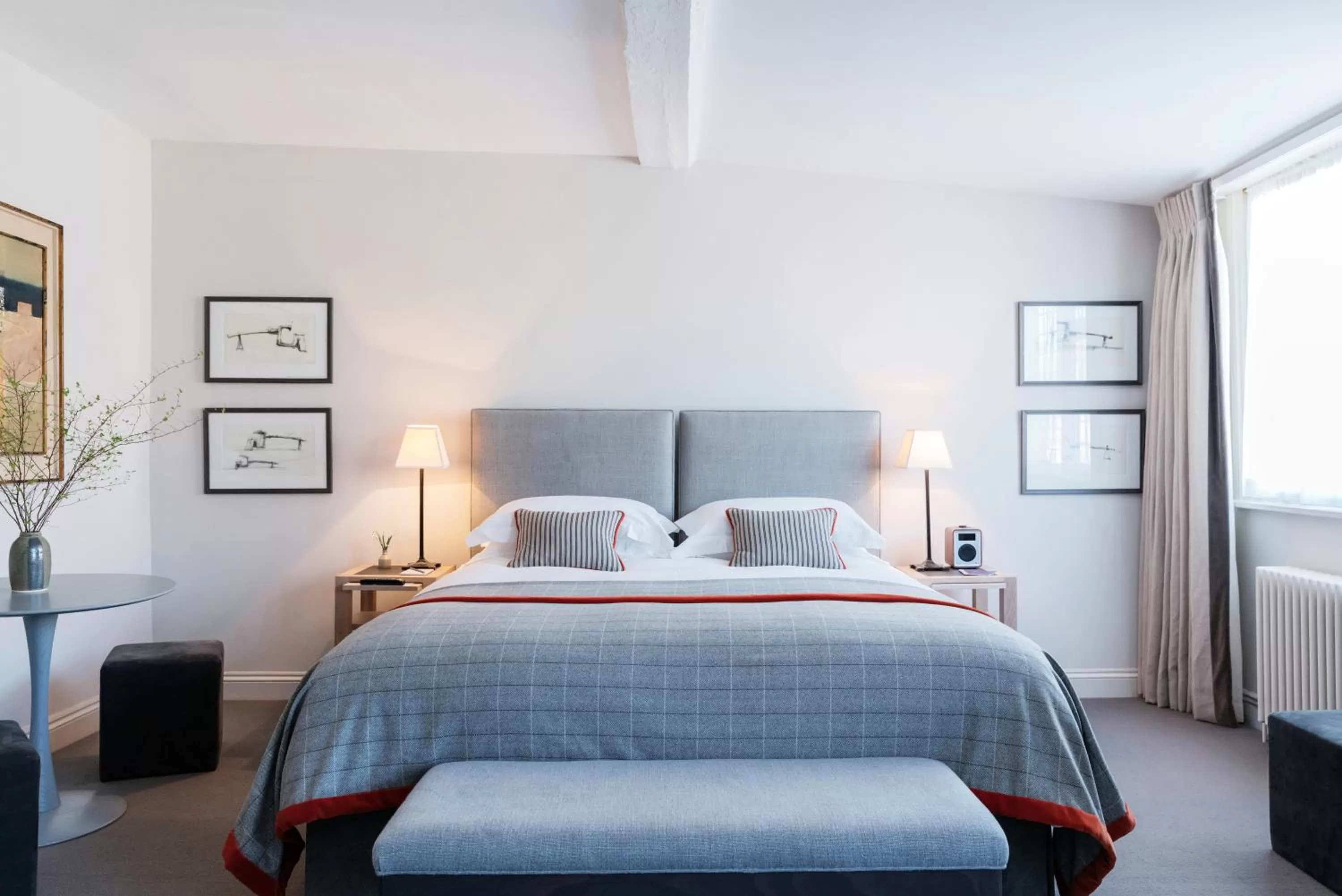 Bedroom, Bed in Old Bank Hotel