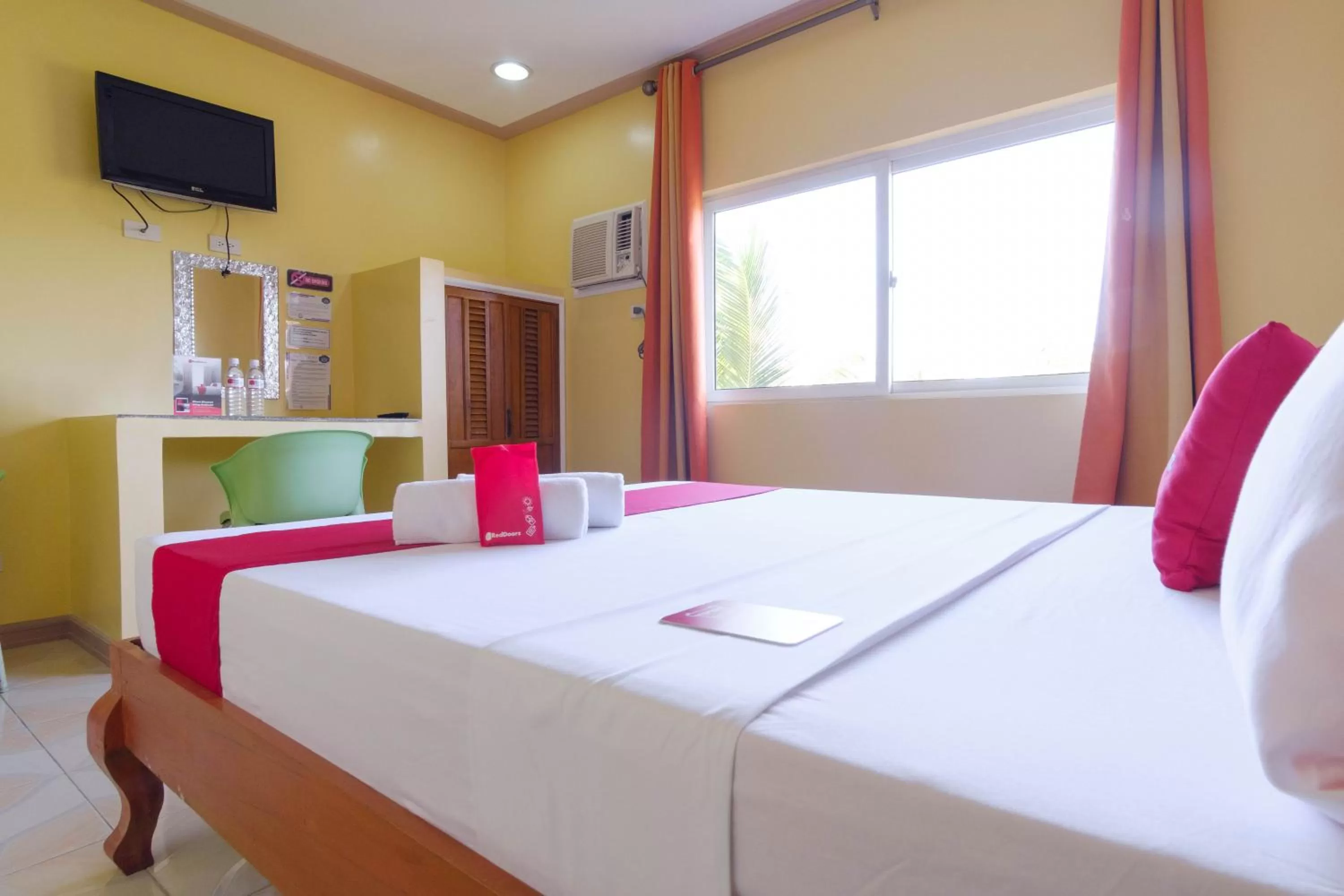 Bed in RedDoorz Plus @ Manalo Extension Palawan