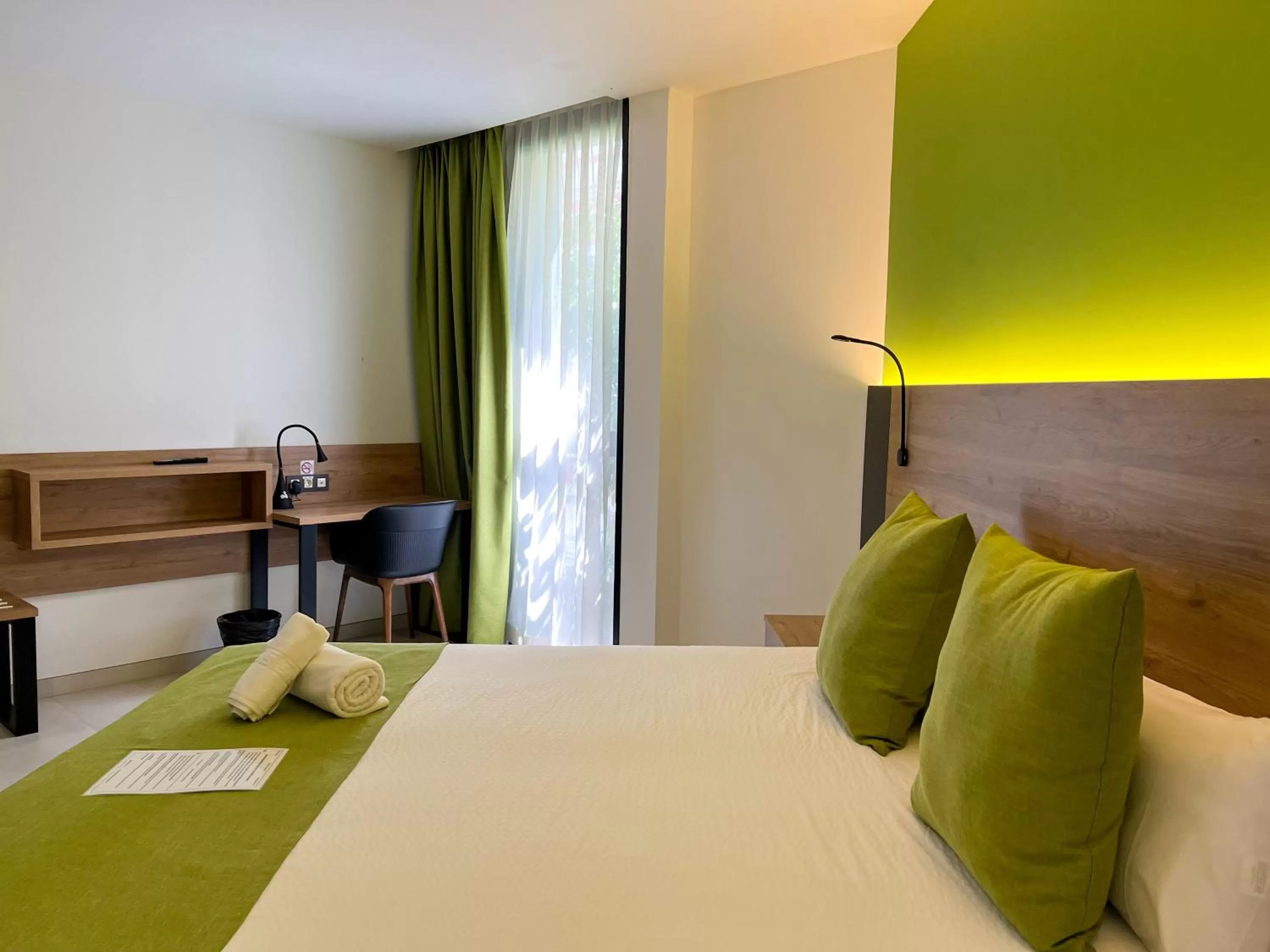 Bedroom, Bed in Hotel MG Poniente