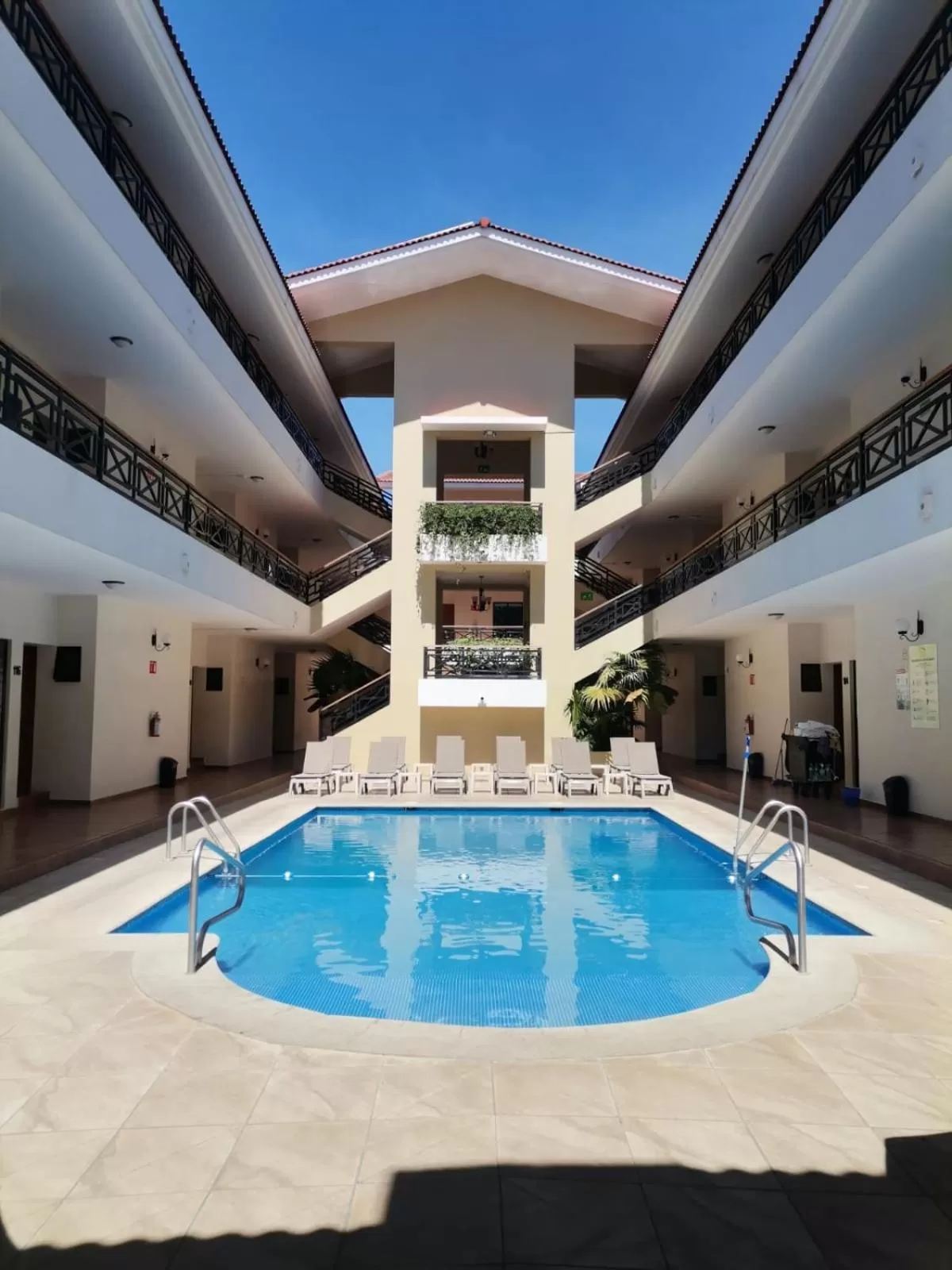 Swimming pool in Concierge Plaza La Villa
