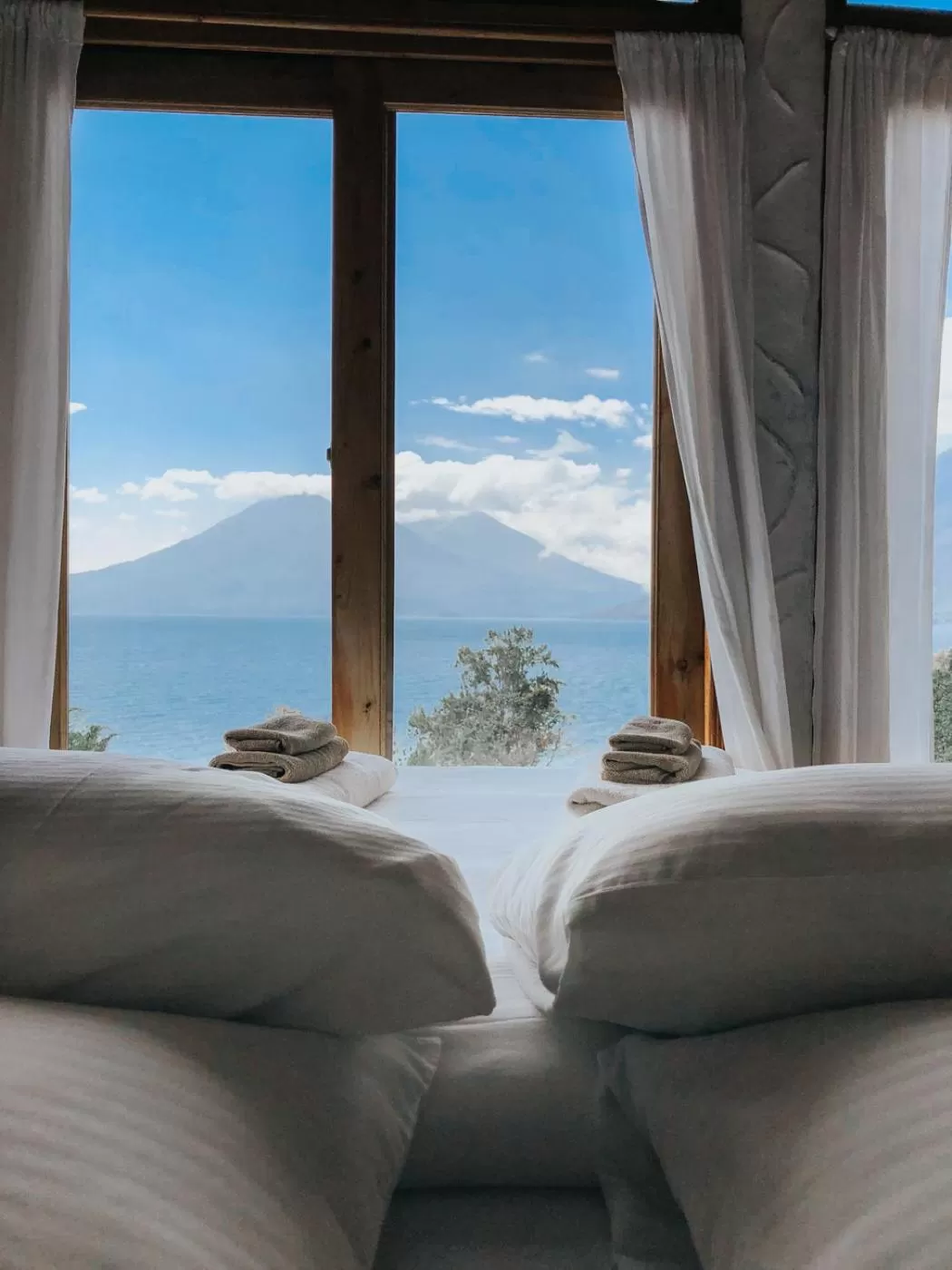 Bed, Mountain View in Lush Atitlán
