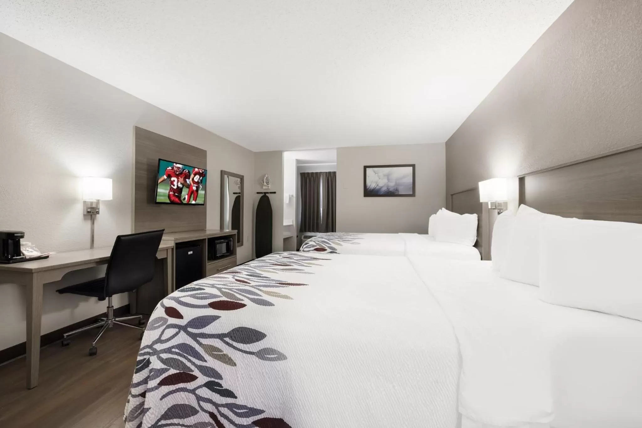 Bedroom, Bed in Red Roof Inn Weedsport