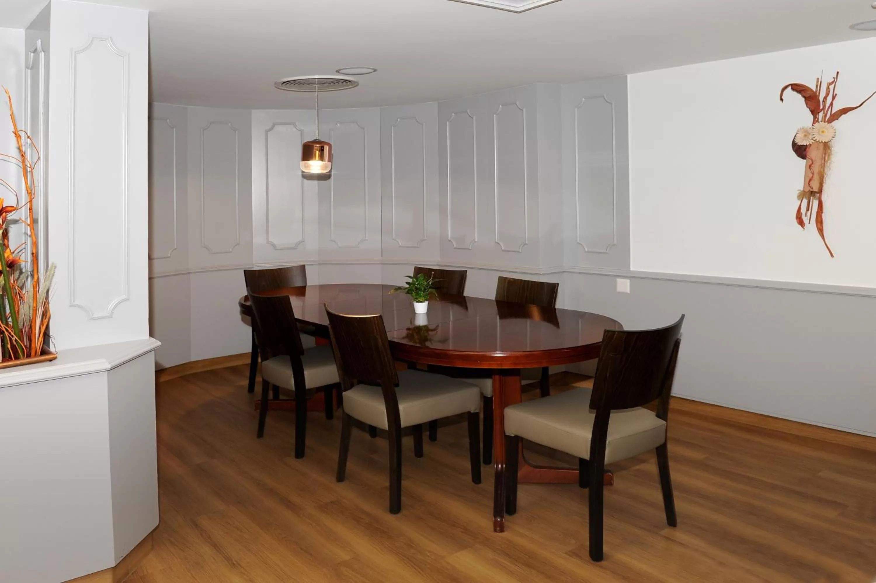 Restaurant/places to eat in La Dent-du-Midi Hôtel & Restaurant