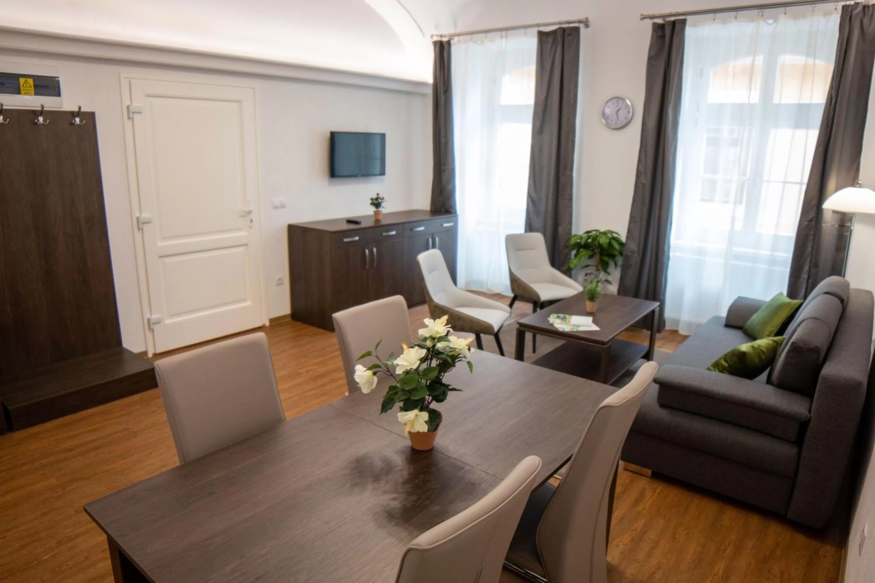 Mecset Apartman