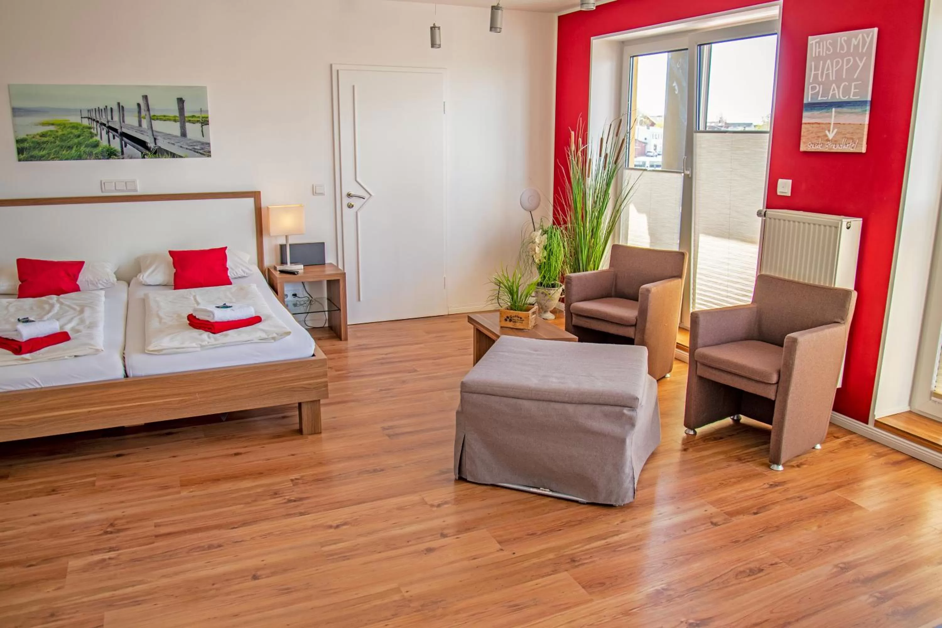 Photo of the whole room, Bed in Seaside-Strandhotel