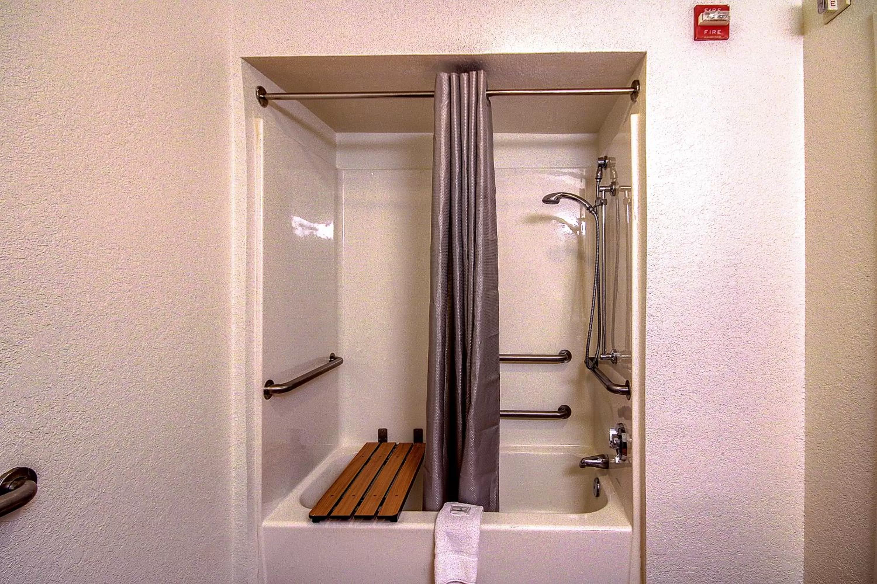 Bathroom in Motel 6 King Of Prussia PA