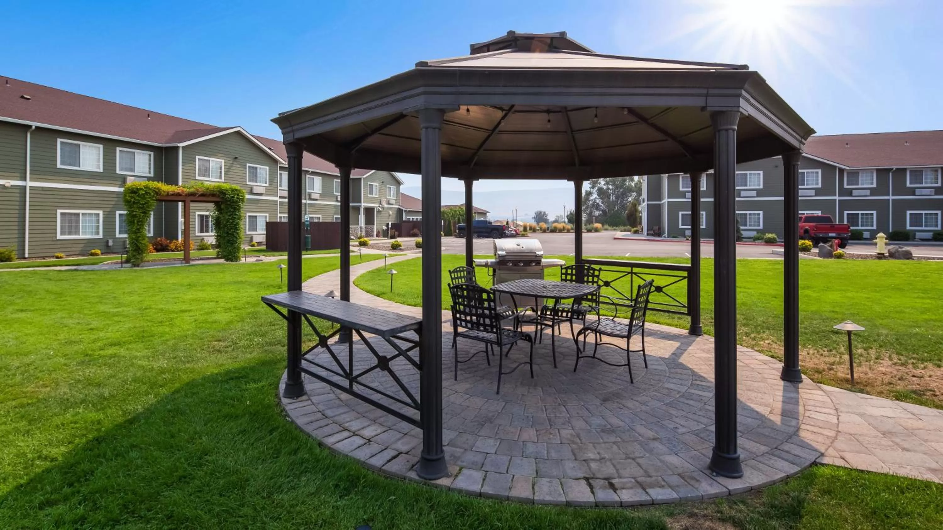 Patio in Best Western Plus The Inn at Horse Heaven