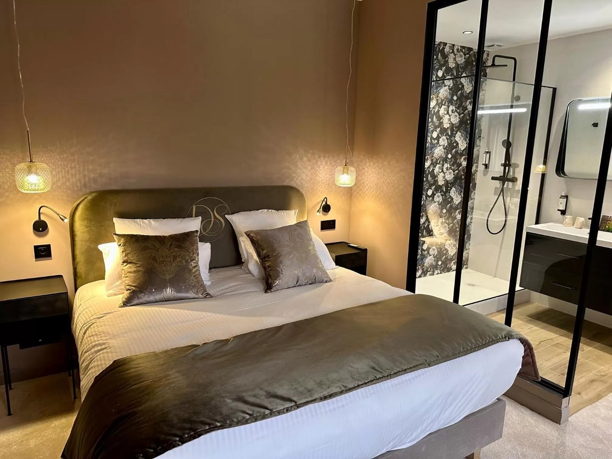 Photo of the whole room, Bed in Domaine de Suzel