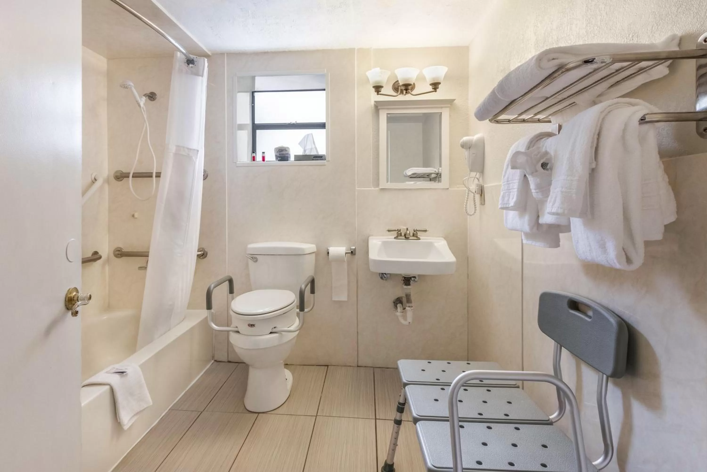 One King Bed - Disability Access in Ocean Reef Hotel