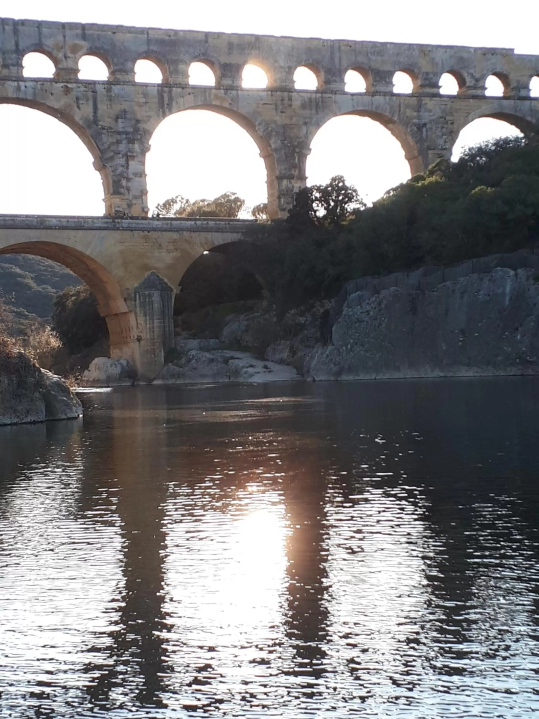 Aux berges du pont du gard