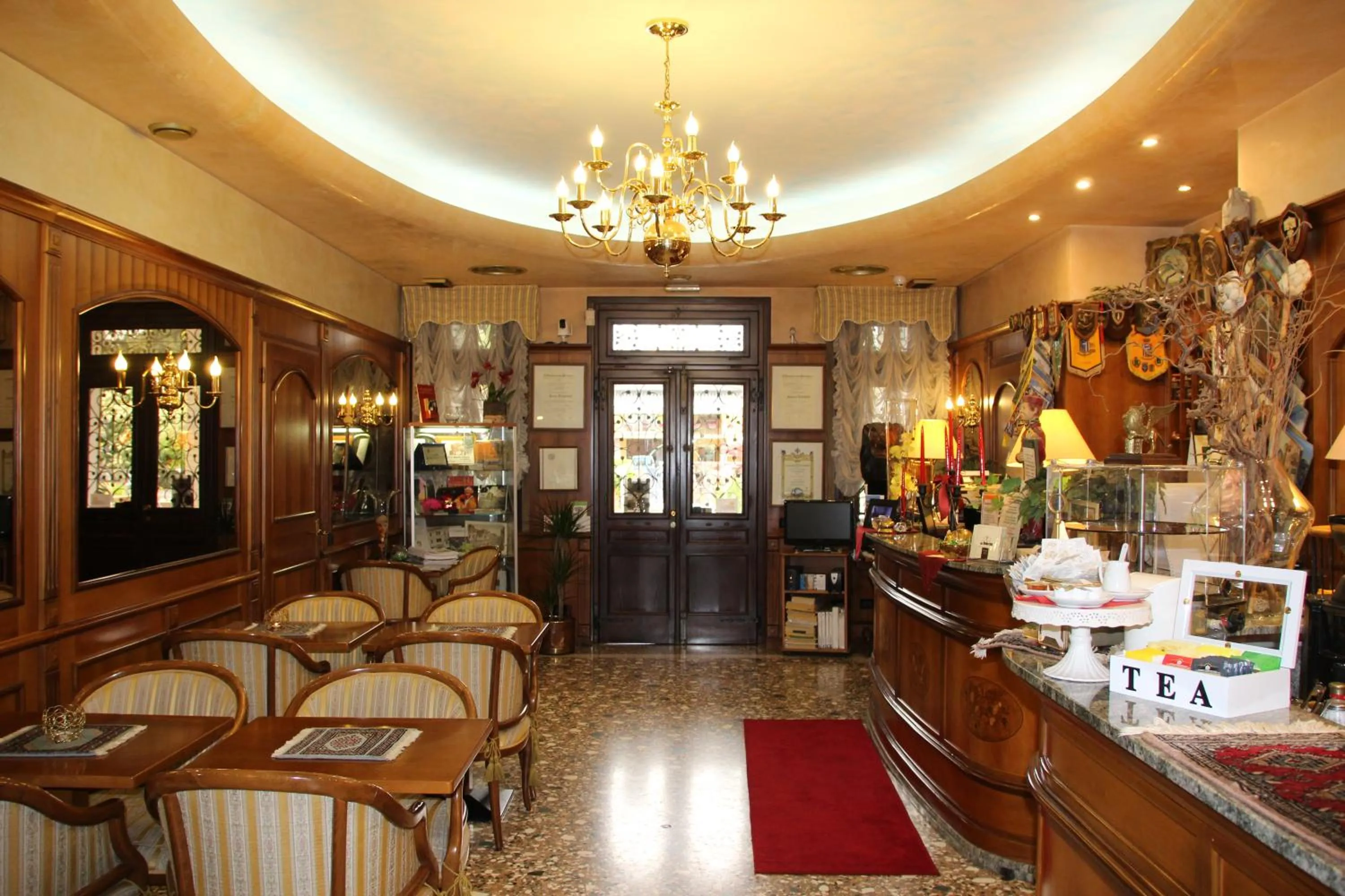 Lobby or reception in Park Hotel Villa Leon d'Oro