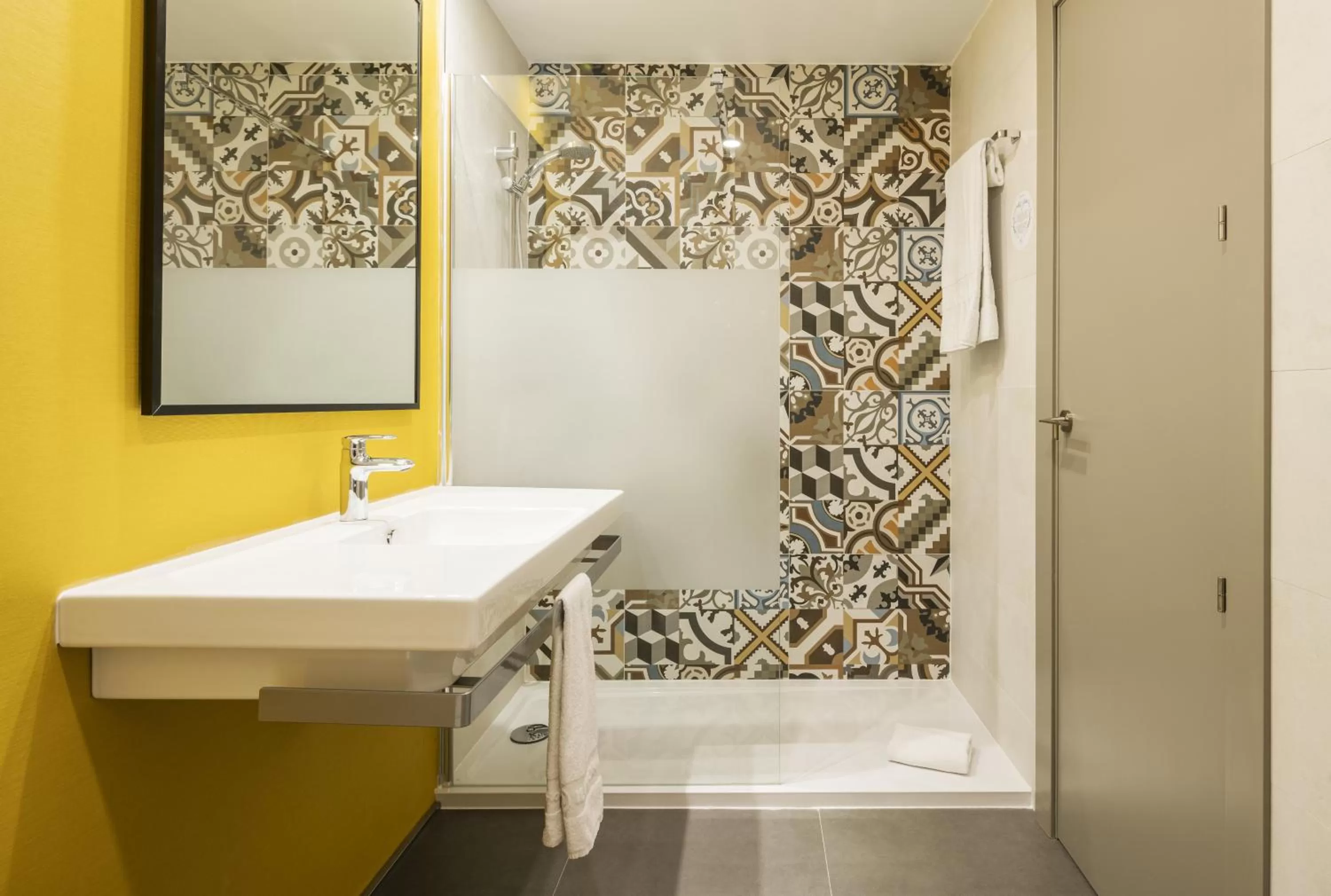 Bathroom in Hotel Ilunion Las Lomas