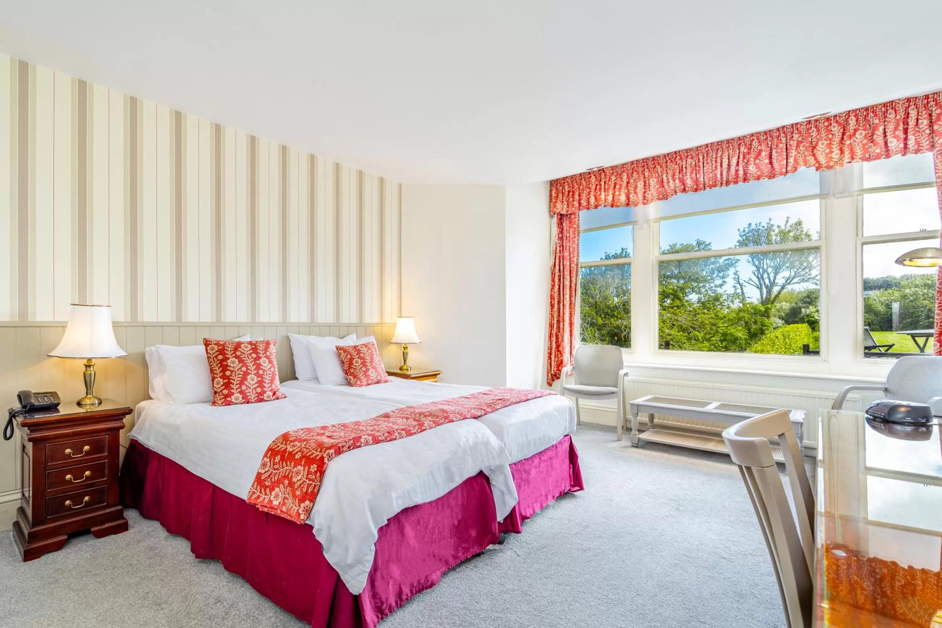 Bed in Best Western Walton Park Hotel