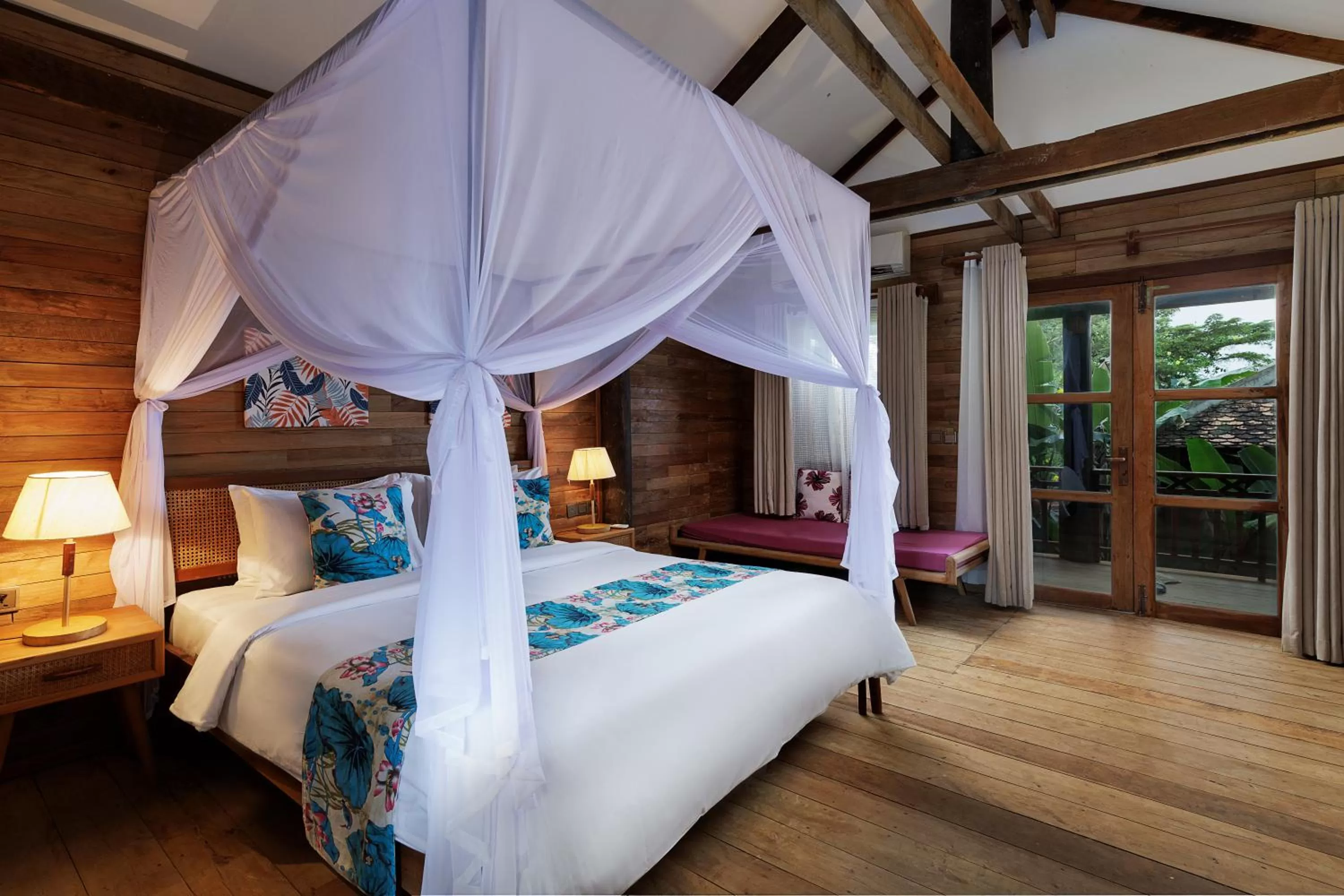 Bed in Dontrei Villa Angkor