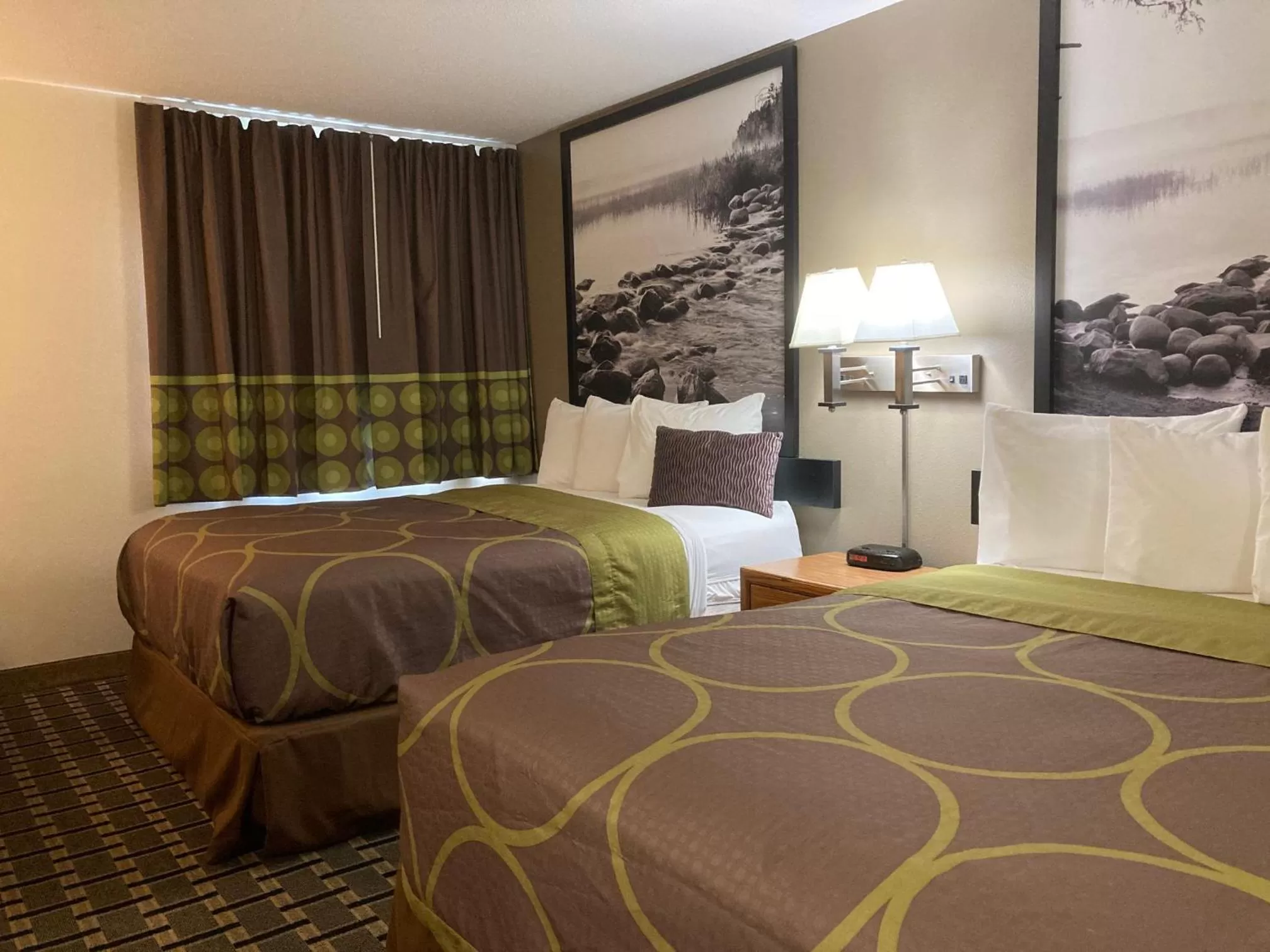 Bed in Super 8 by Wyndham Chisago City