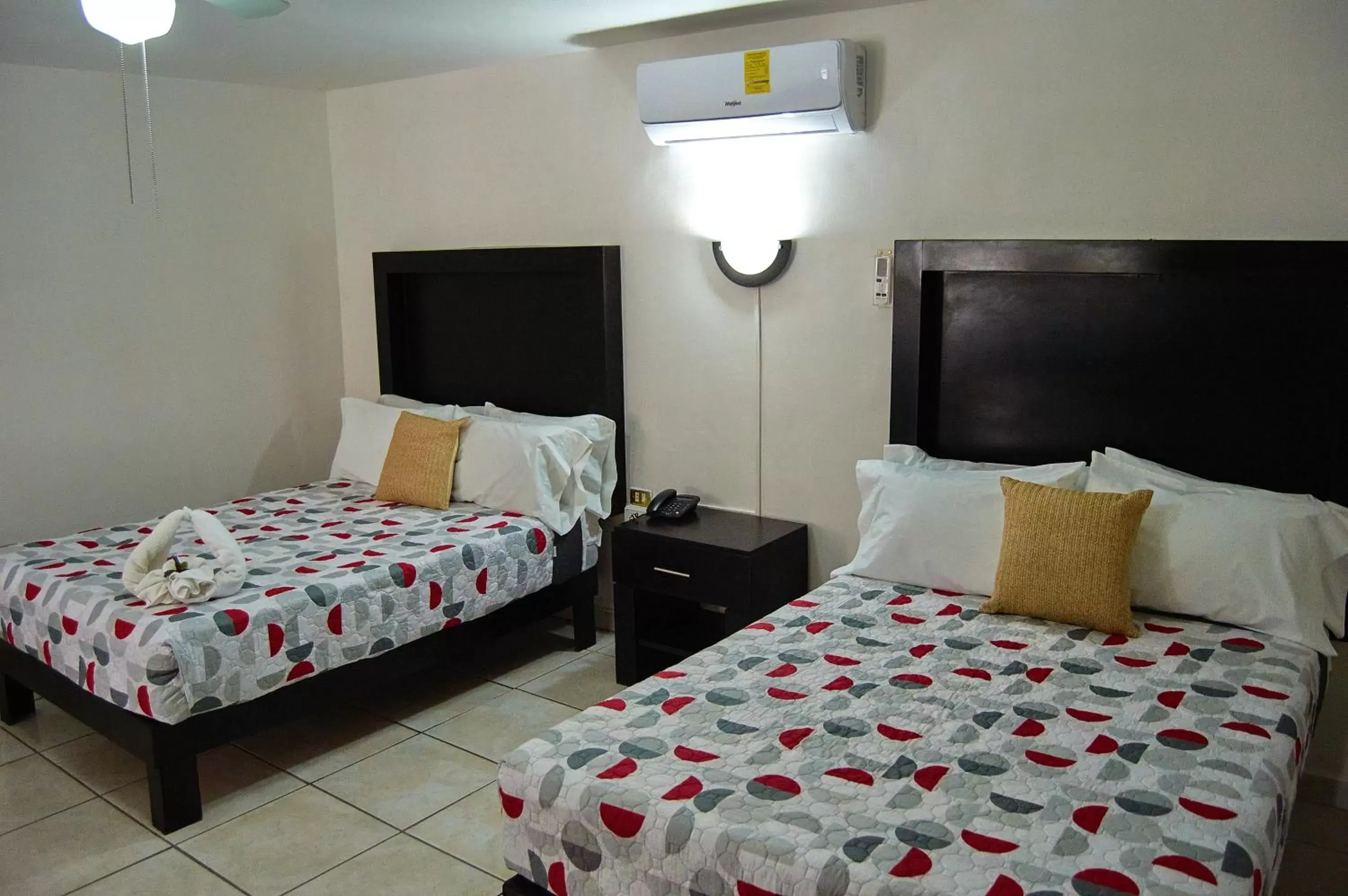 Deluxe Double Room with Two Double Beds - single occupancy in Hotel del Alba Inn & Suites Deluxe Double Room with Two Double Beds - single occupancy in Hotel del Alba Inn & Suites