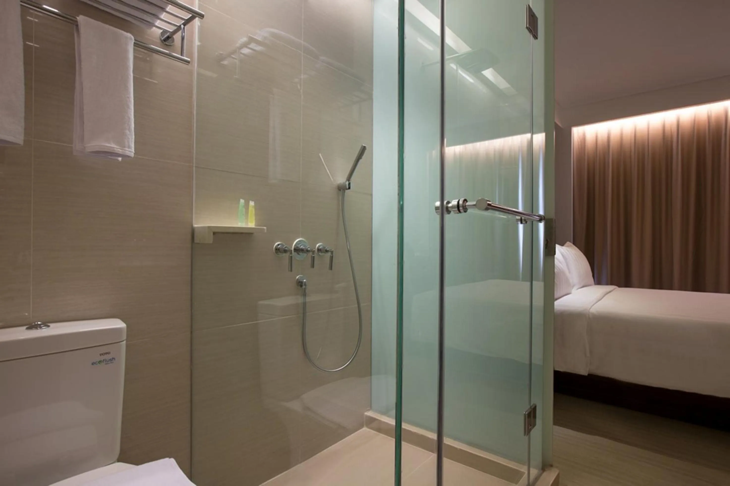 Shower in Hotel Santika Premiere Hayam Wuruk Jakarta