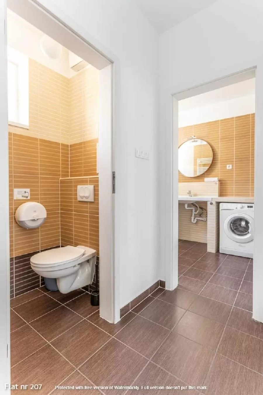 Toilet in Corvin Plaza Apartments & Suites