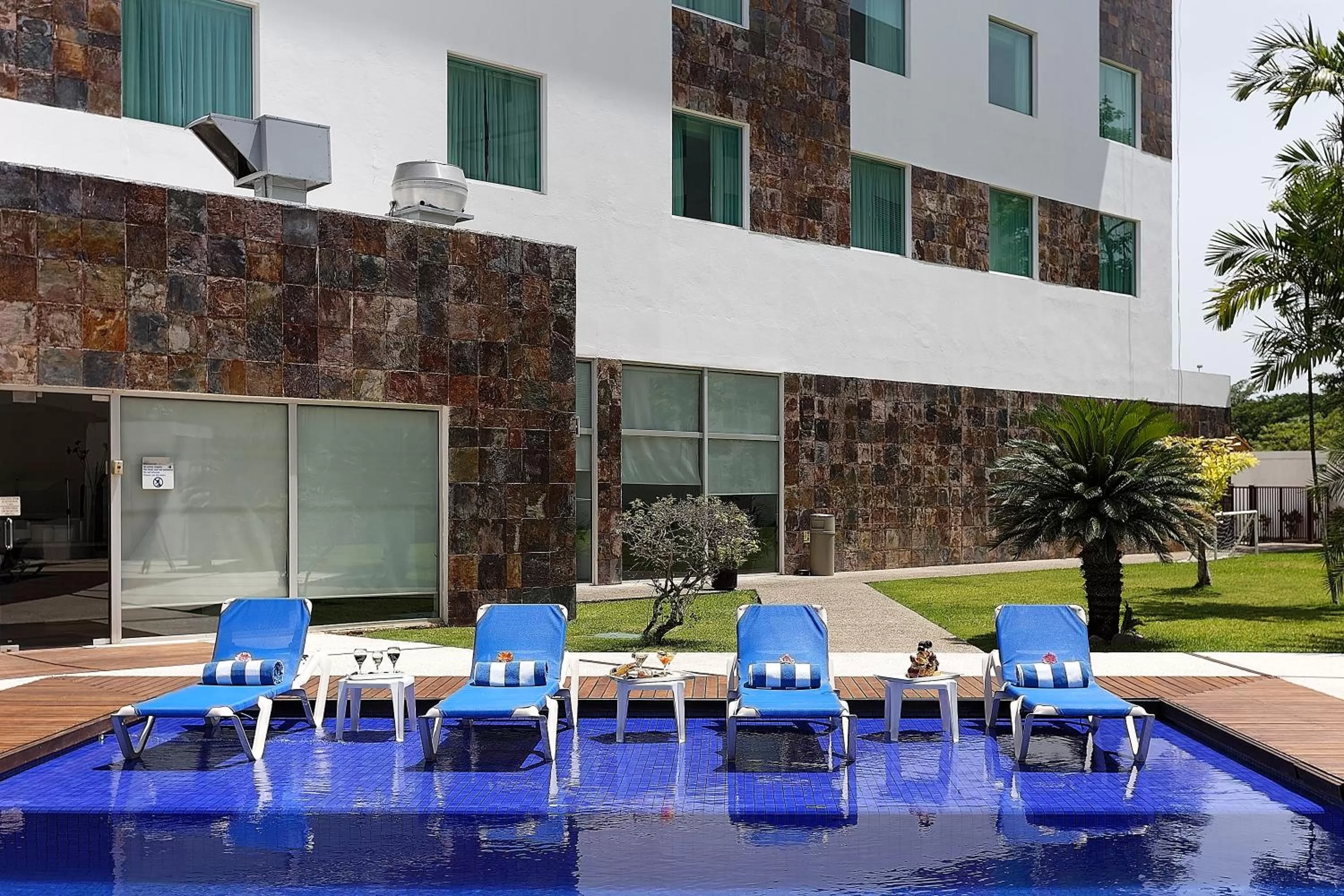 Swimming pool in Holiday Inn Express Villahermosa by IHG
