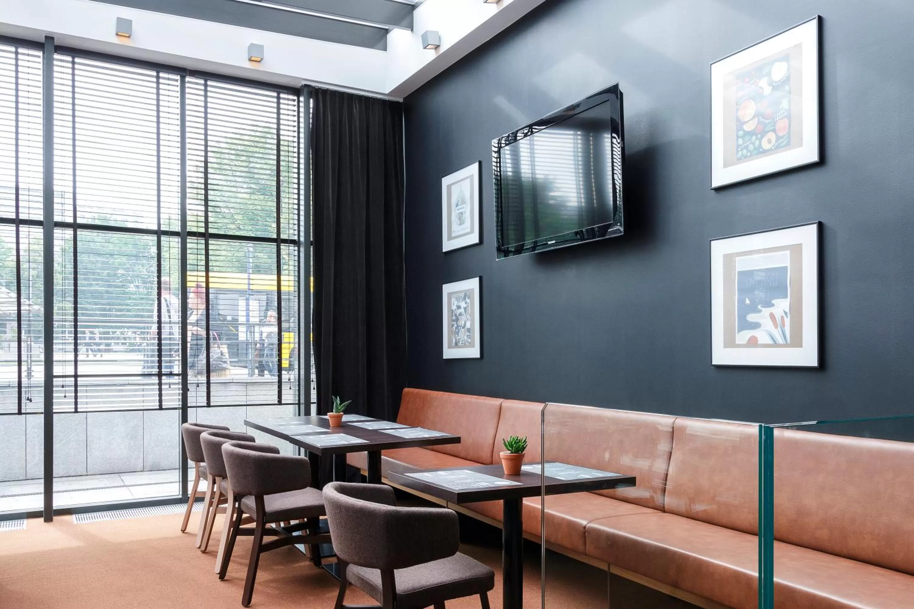 Lounge or bar in Vienna House Easy by Wyndham Katowice