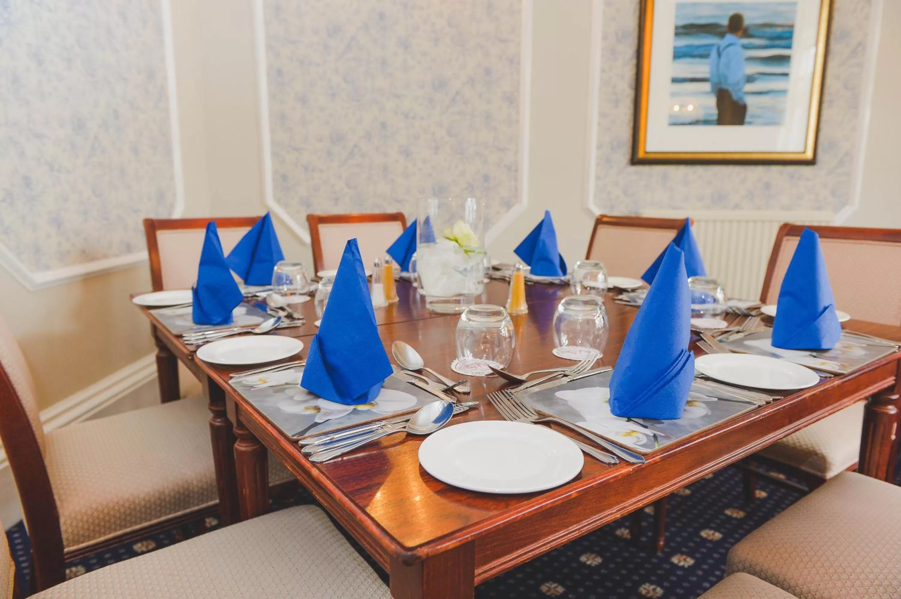 Restaurant/places to eat in Sunninghill Hotel