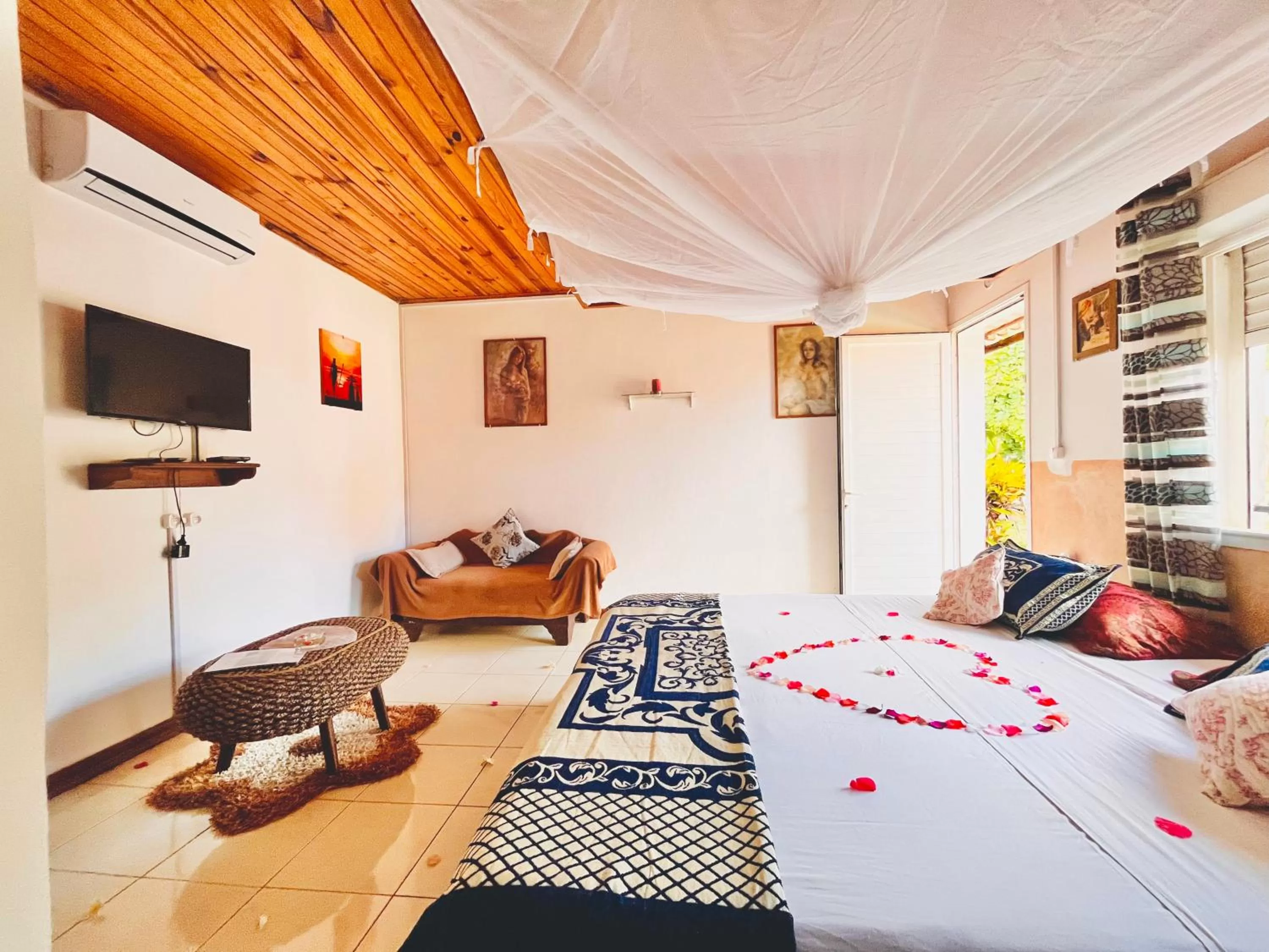 Bedroom, Bed in Régina Lodge Diégo Suarez Madagascar