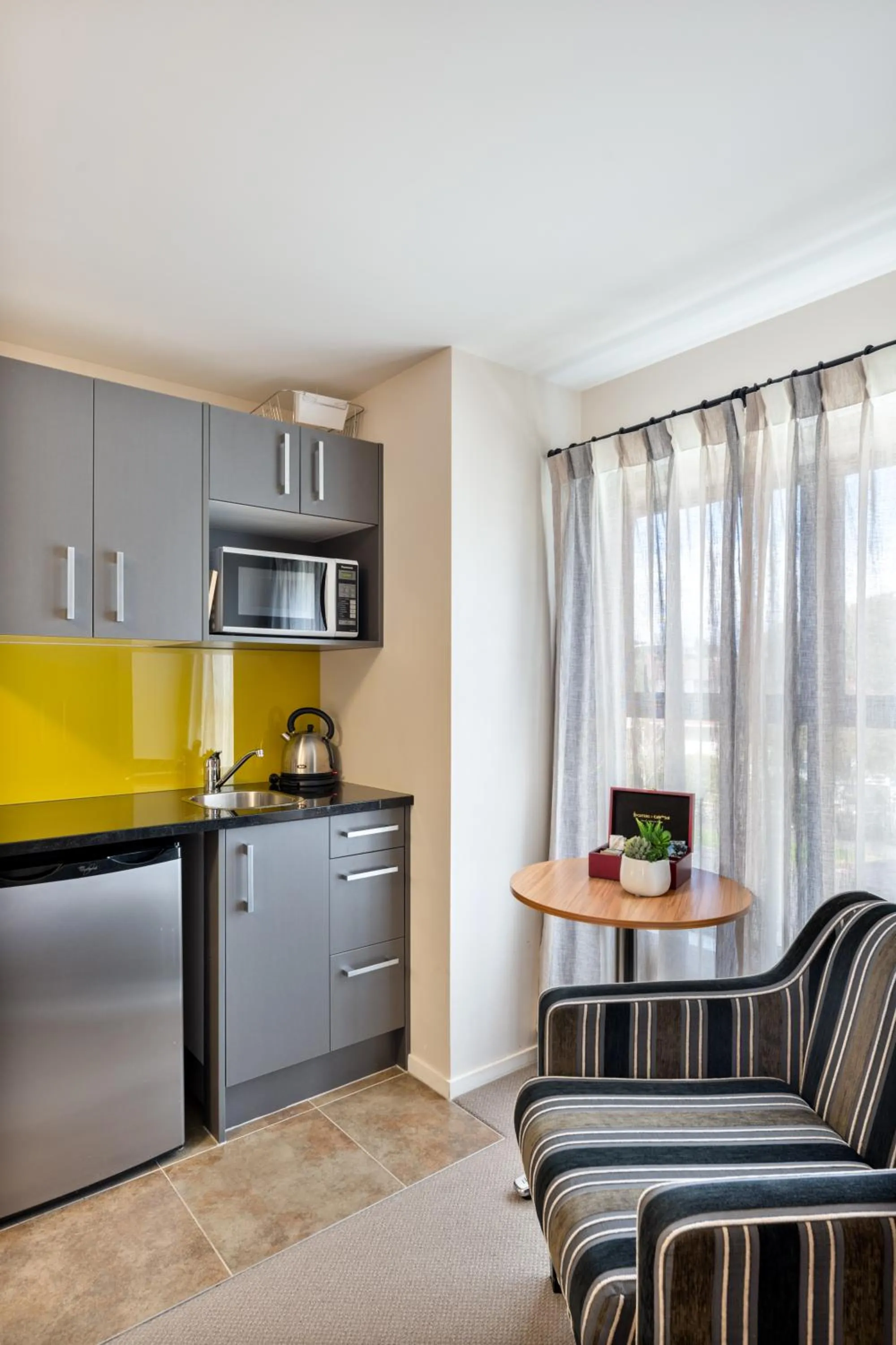 Kitchen or kitchenette in Alexander Inn