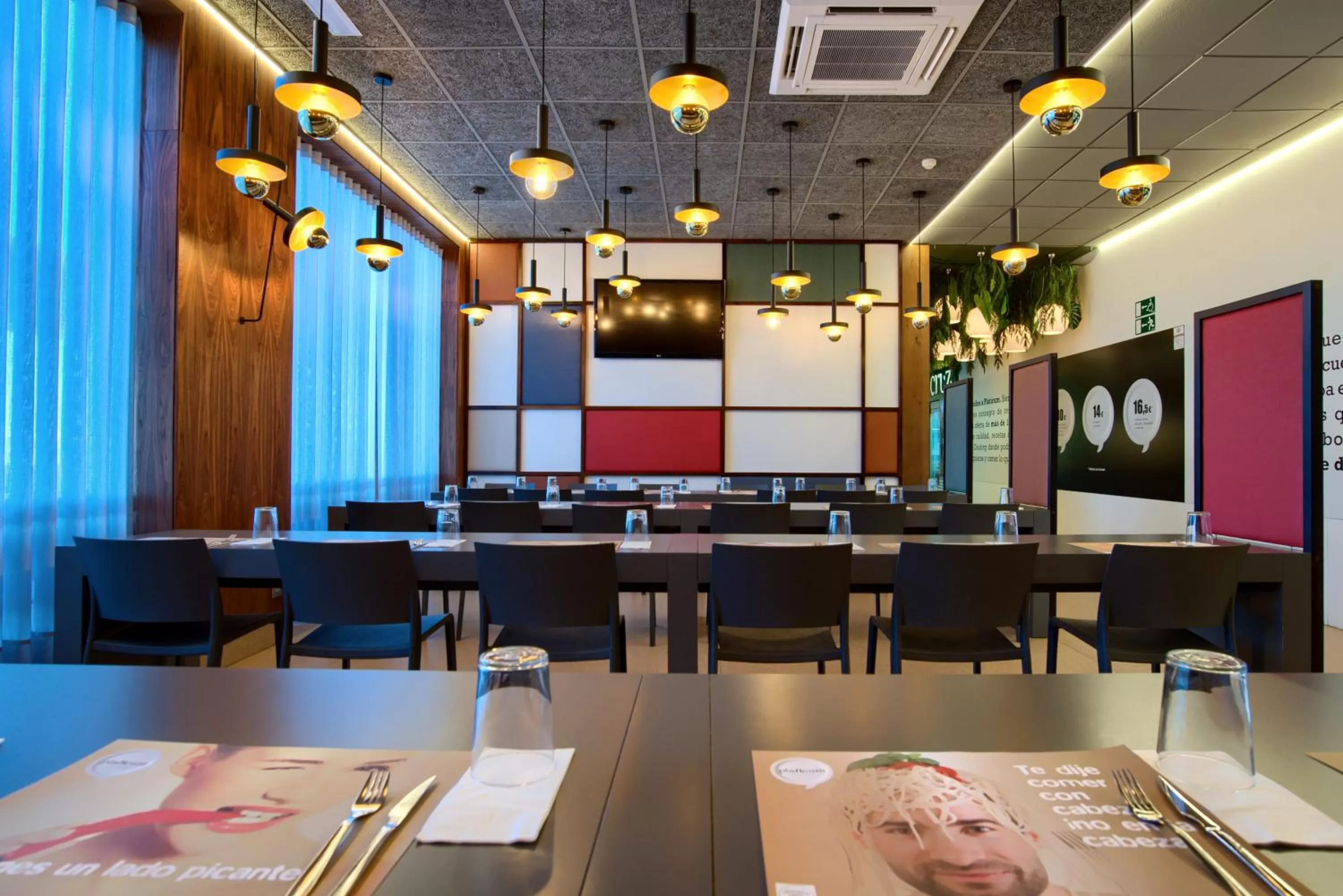 Restaurant/places to eat in Hotel Luze El Villa