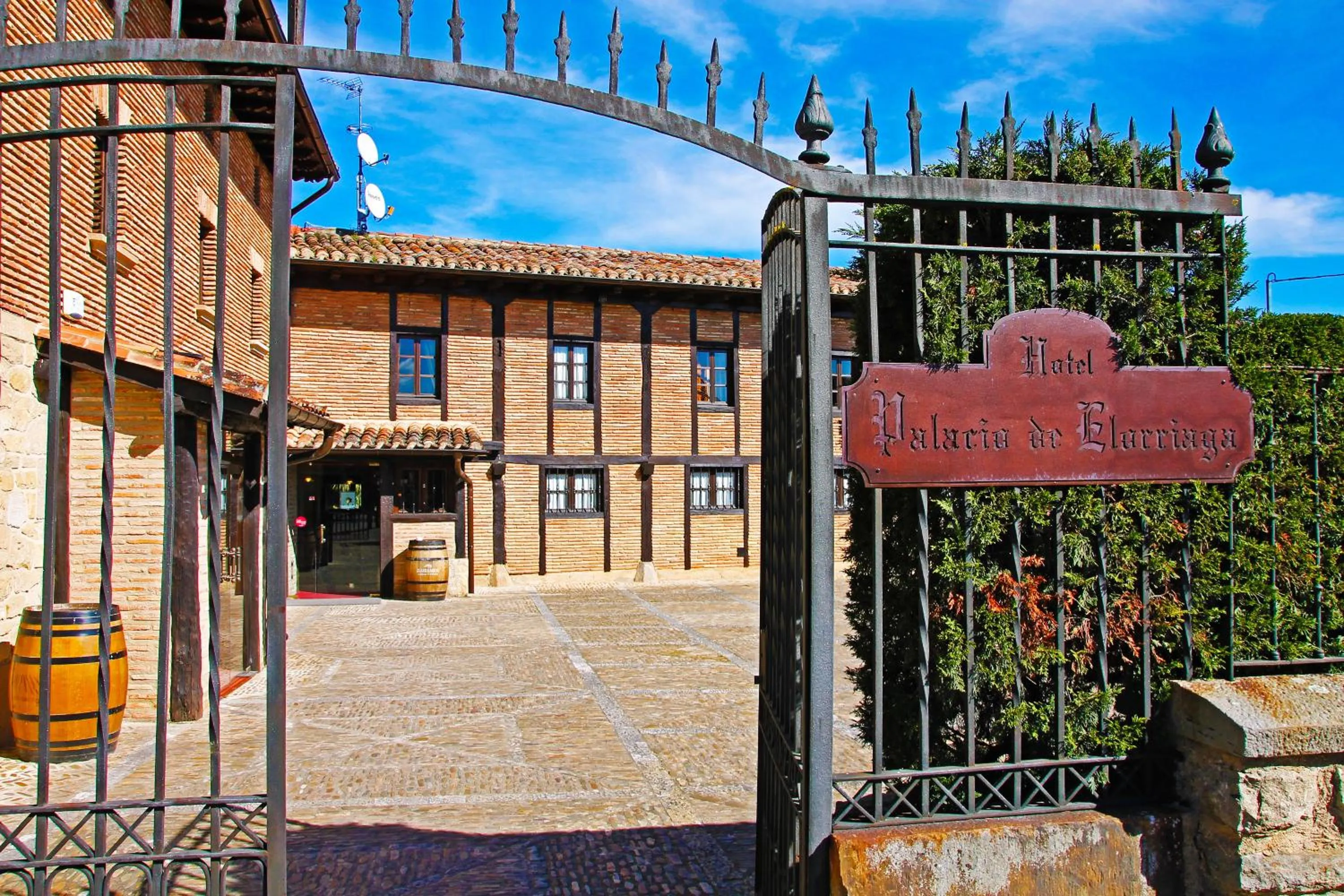 Facade/entrance in Hotel Palacio de Elorriaga