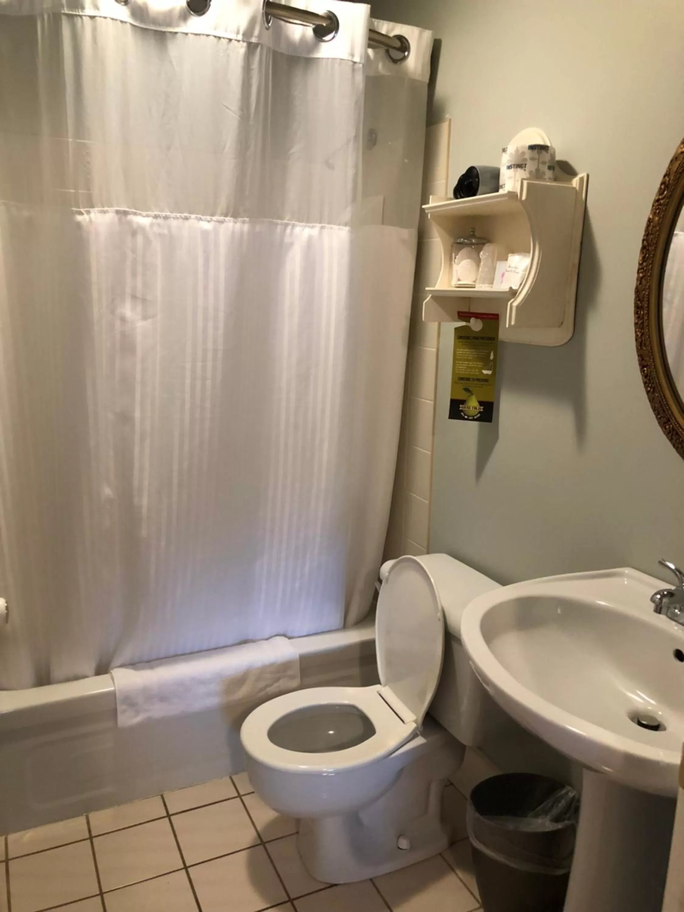 Bathroom in Auberge d'Anjou-Cocooning Café