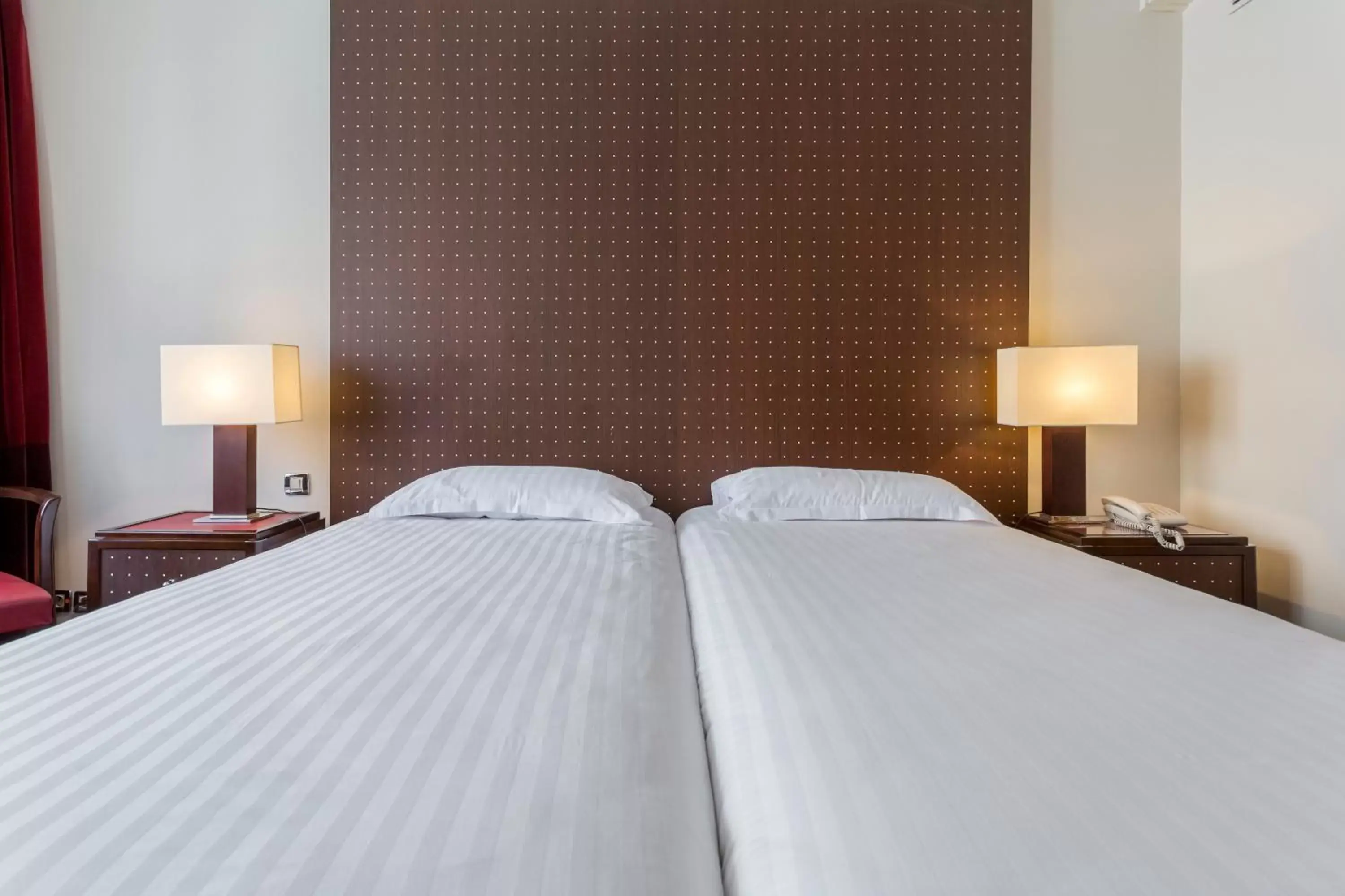 Two Connecting Superior Twin Rooms in Hôtel De Castiglione Two Connecting Superior Twin Rooms in Hôtel De Castiglione