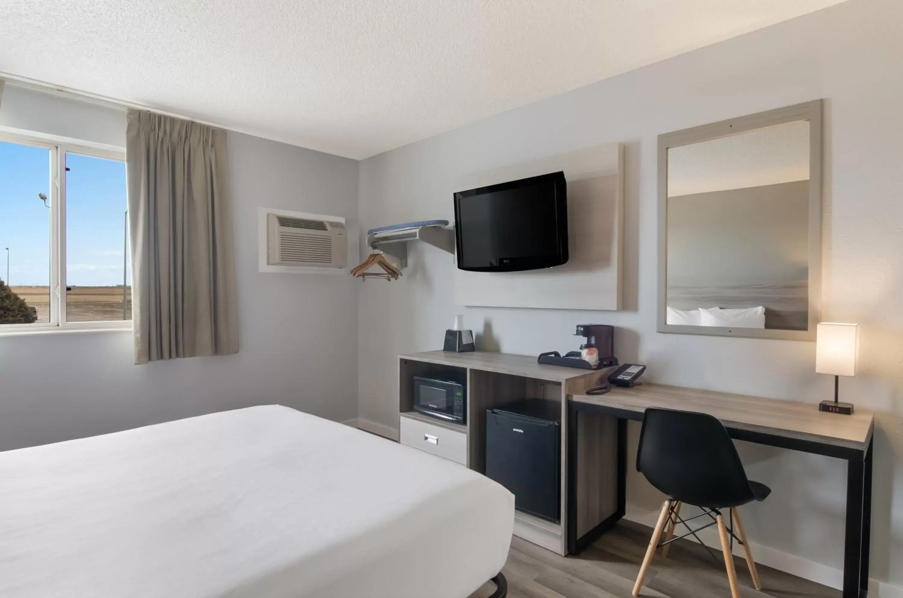 Queen Room - Accessible/Non Smoking in Econo Lodge Scottsbluff Queen Room - Accessible/Non Smoking in Econo Lodge Scottsbluff