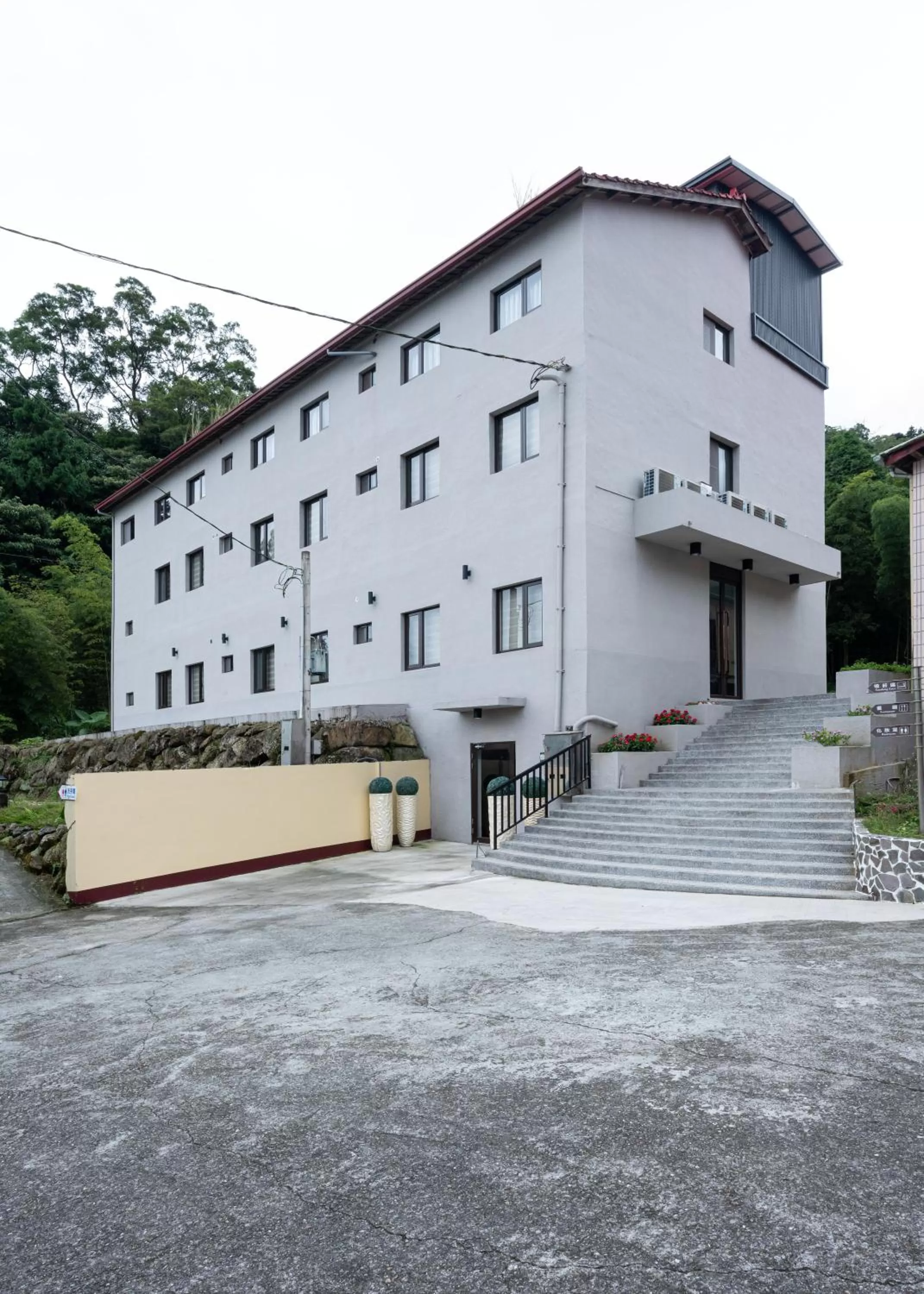 Property building in 名竹旅社 Minzu Hotel