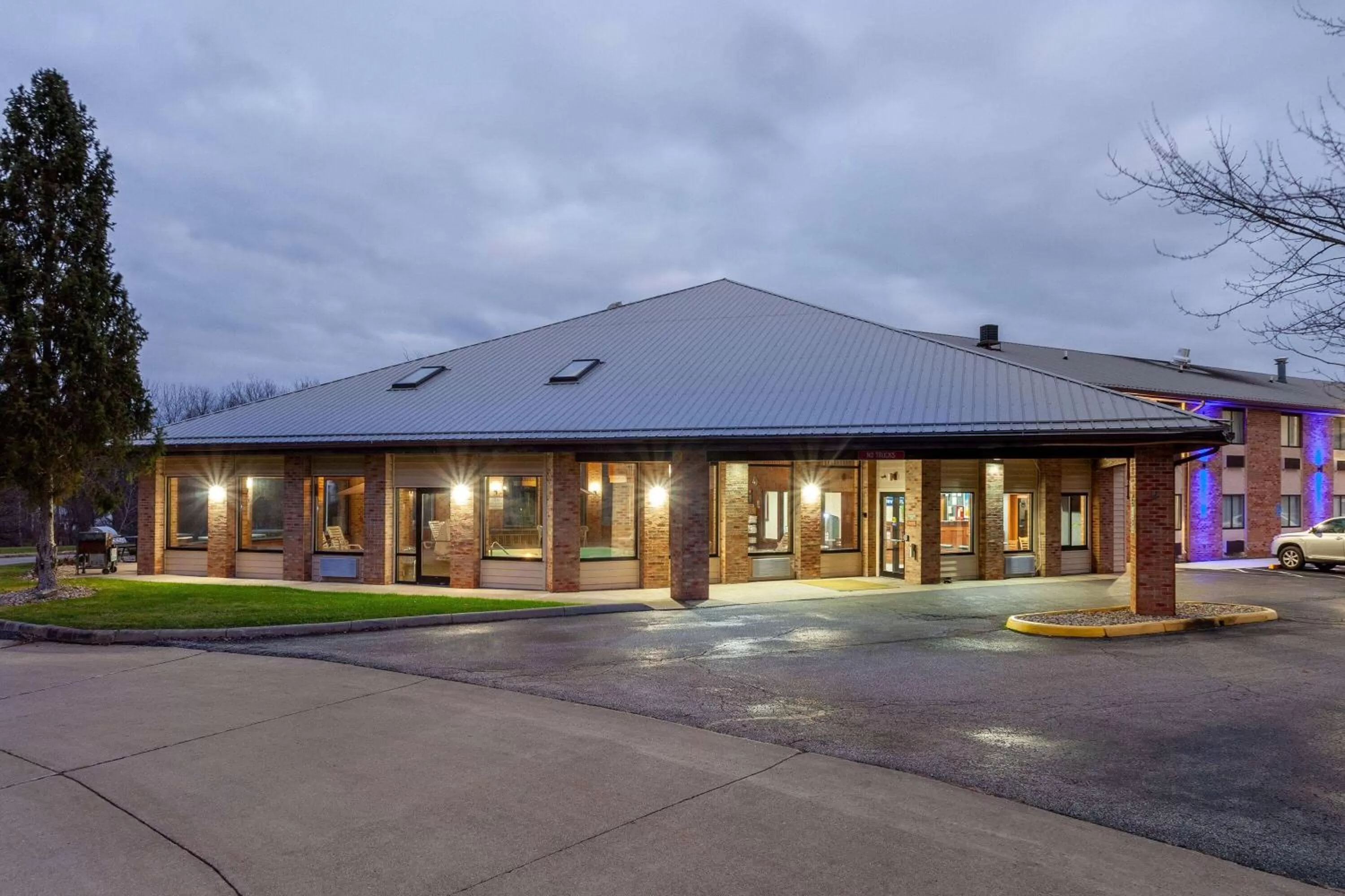 Property building in Days Inn by Wyndham Wooster