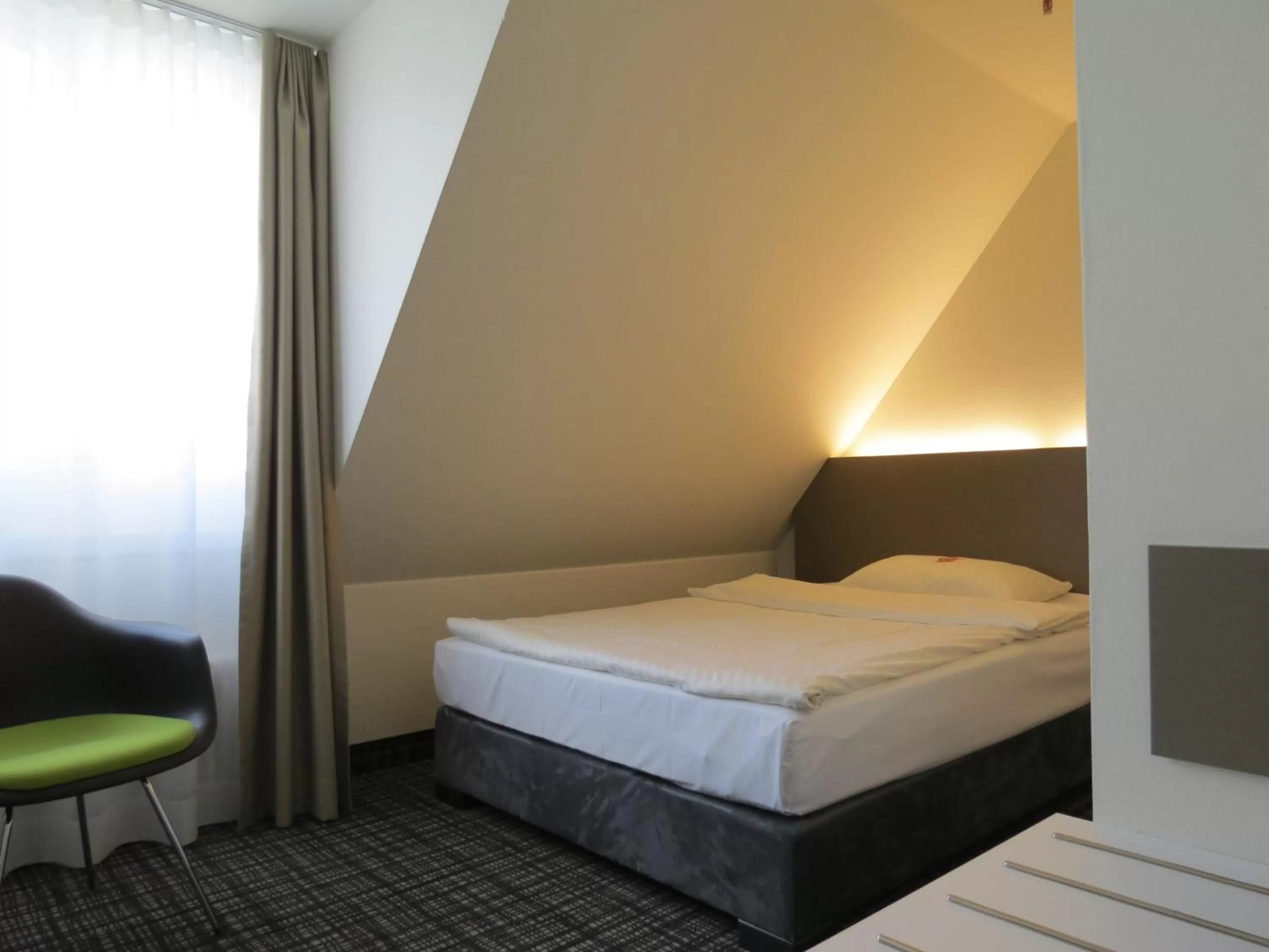 Bed in Comfor Hotel Ulm City