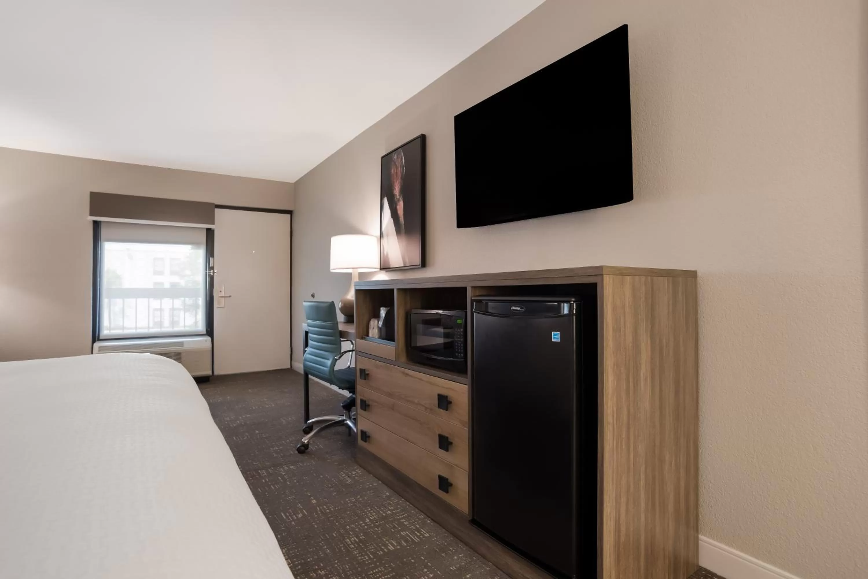 TV and multimedia, Bed in Best Western Flagship Inn