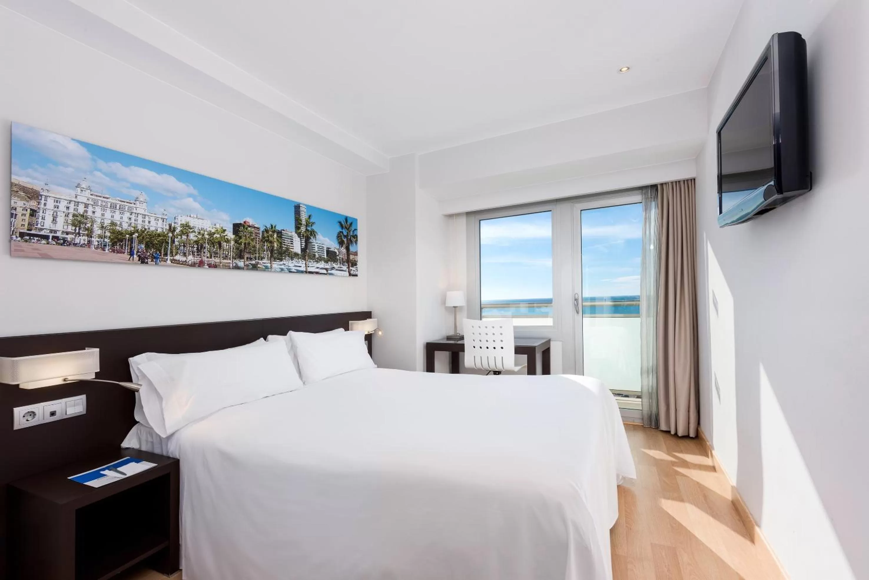 Bed in Hotel Alicante Gran Sol, affiliated by Meliá