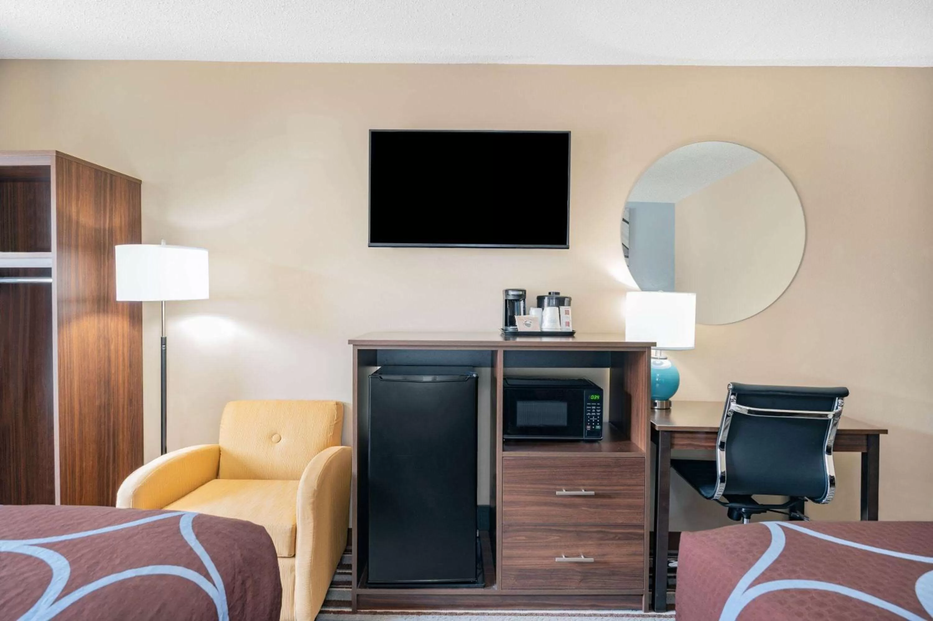 Photo of the whole room in Super 8 by Wyndham Joliet