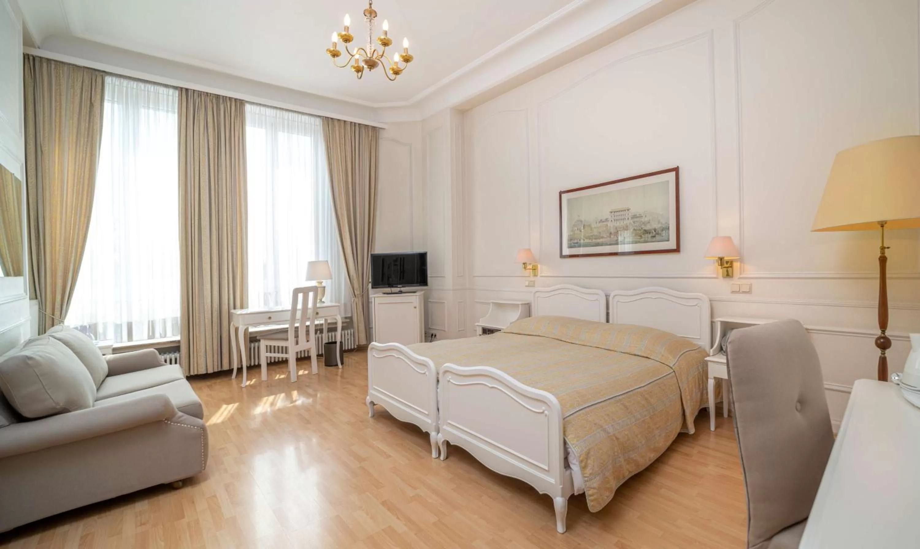 Photo of the whole room, Bed in Grand Hotel Cravat