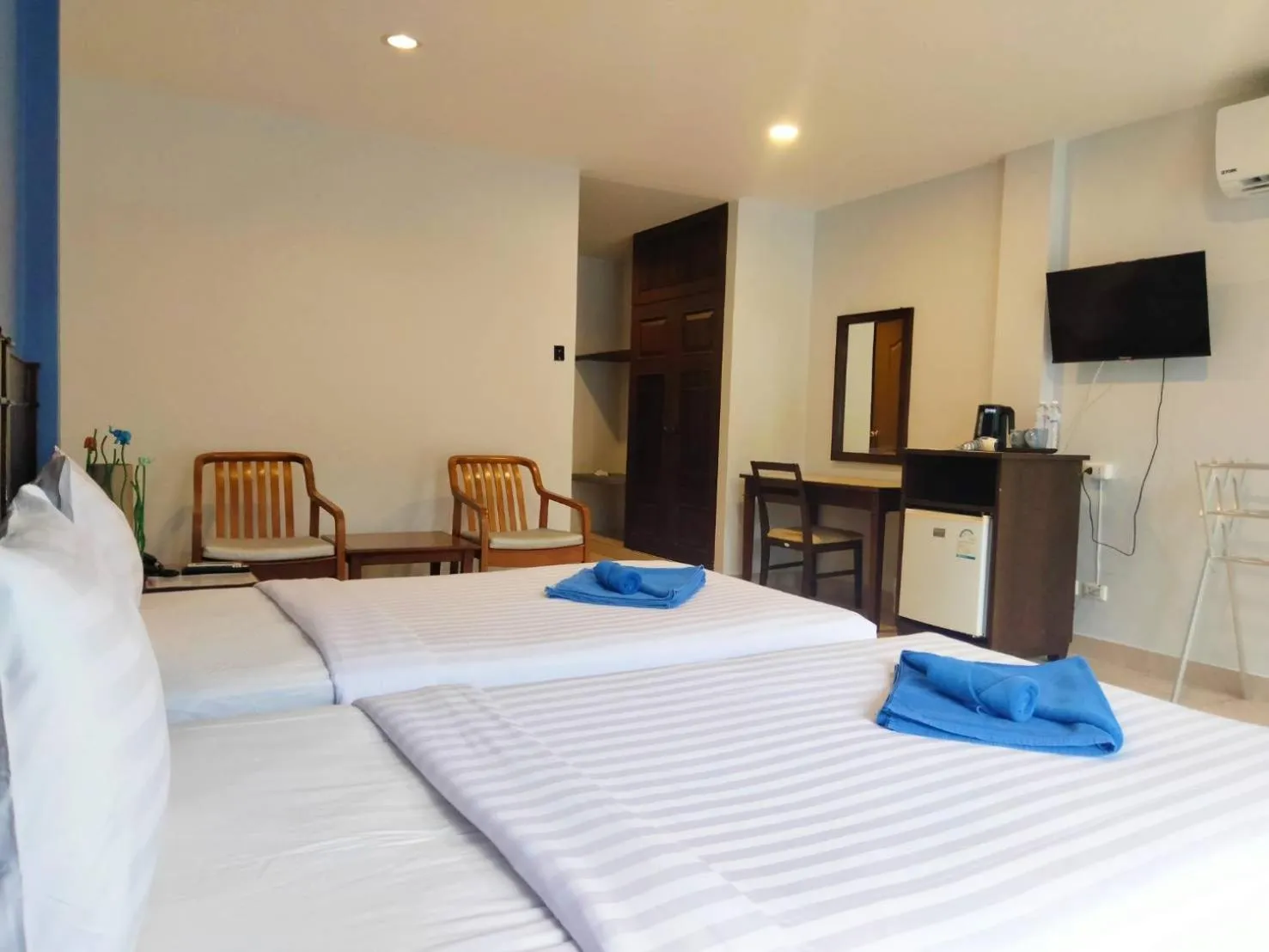 Photo of the whole room, Bed in Karon Living Room - SHA Plus