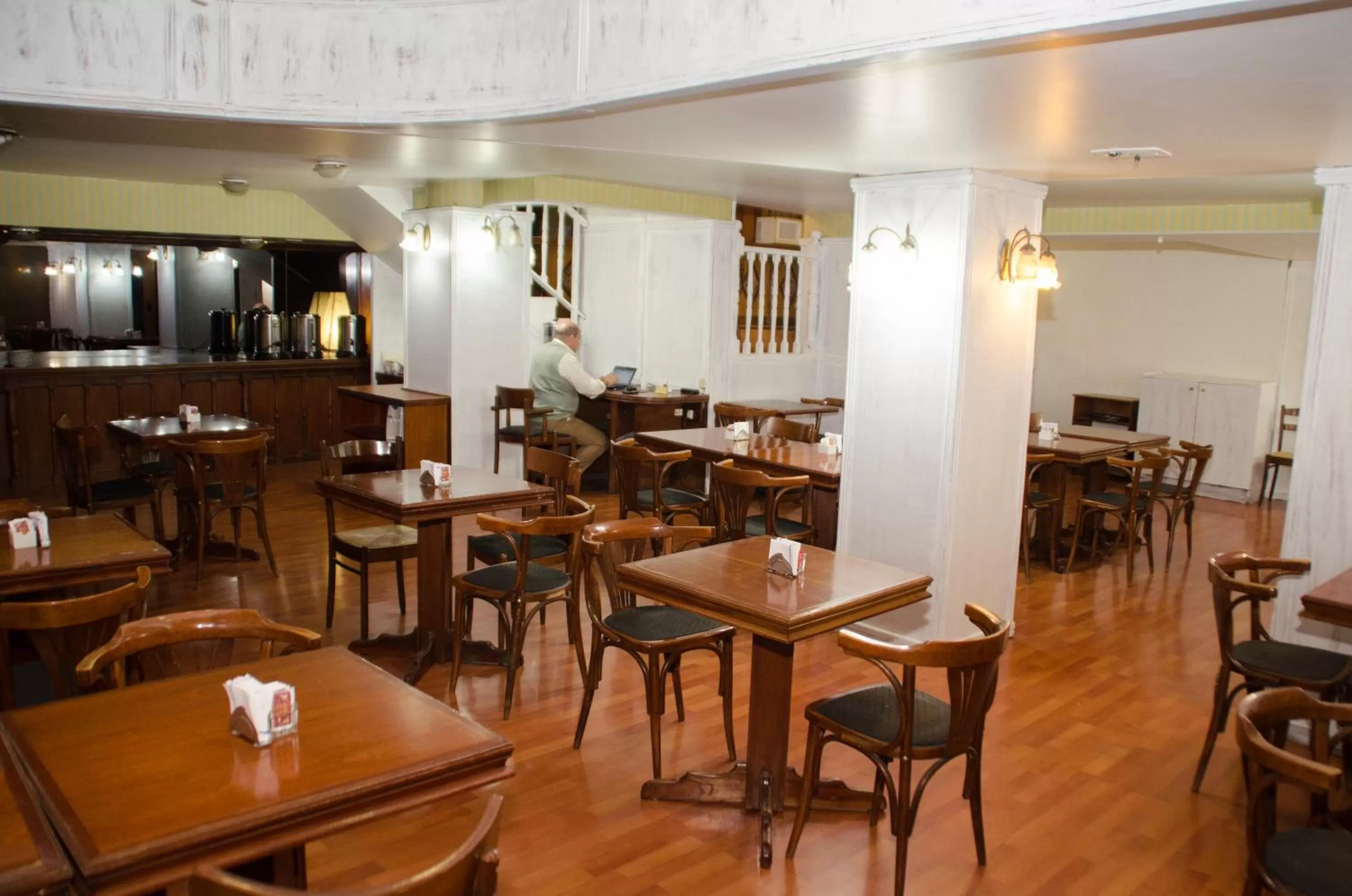 Communal lounge/ TV room in Esmeralda Palace Hotel